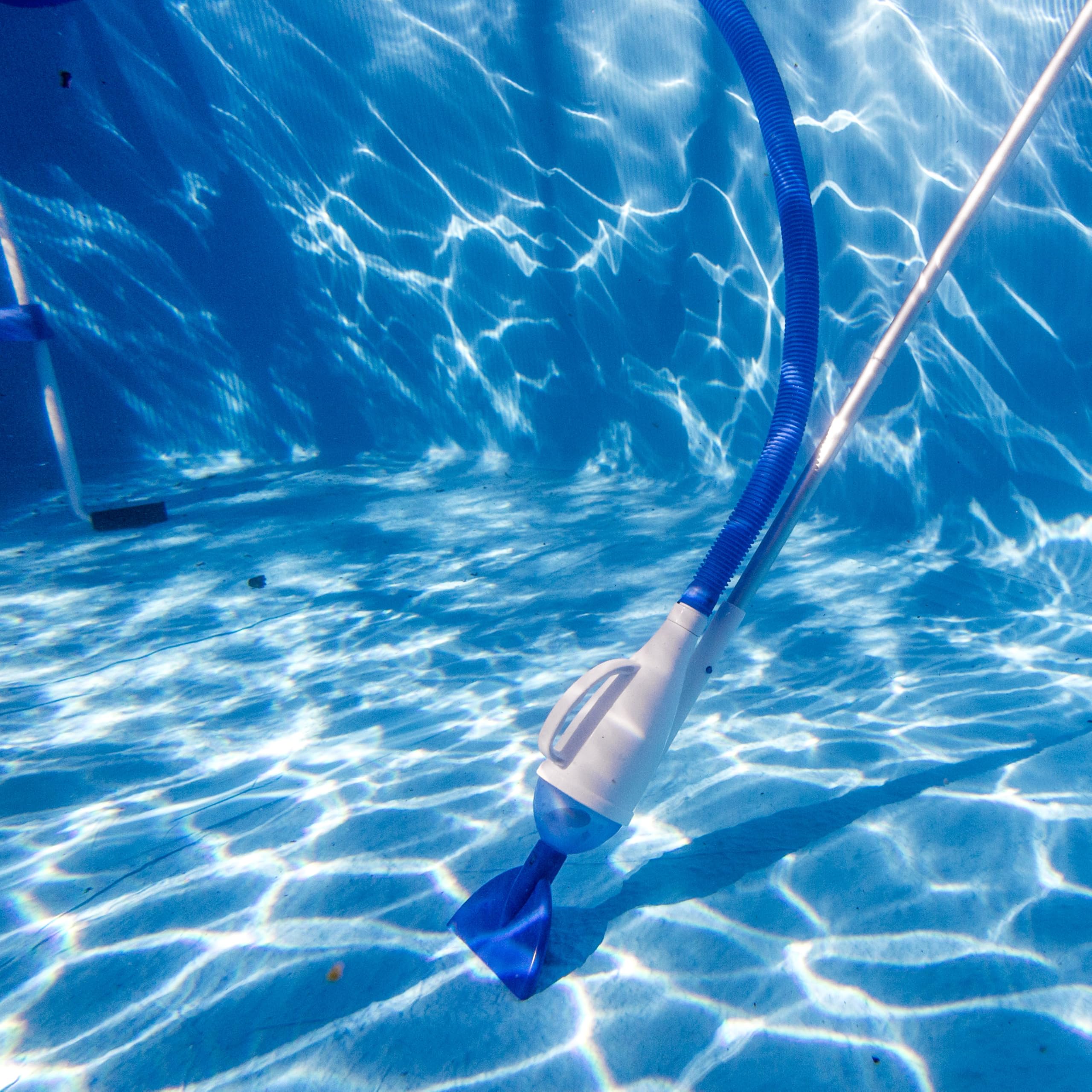 Gre 08011A - Limpiafondos de Aspiración de Piscina con Succión Manual 2m3/h “Little Vac”. para el Fondo de Piscinas Pequeñas y Medianas.