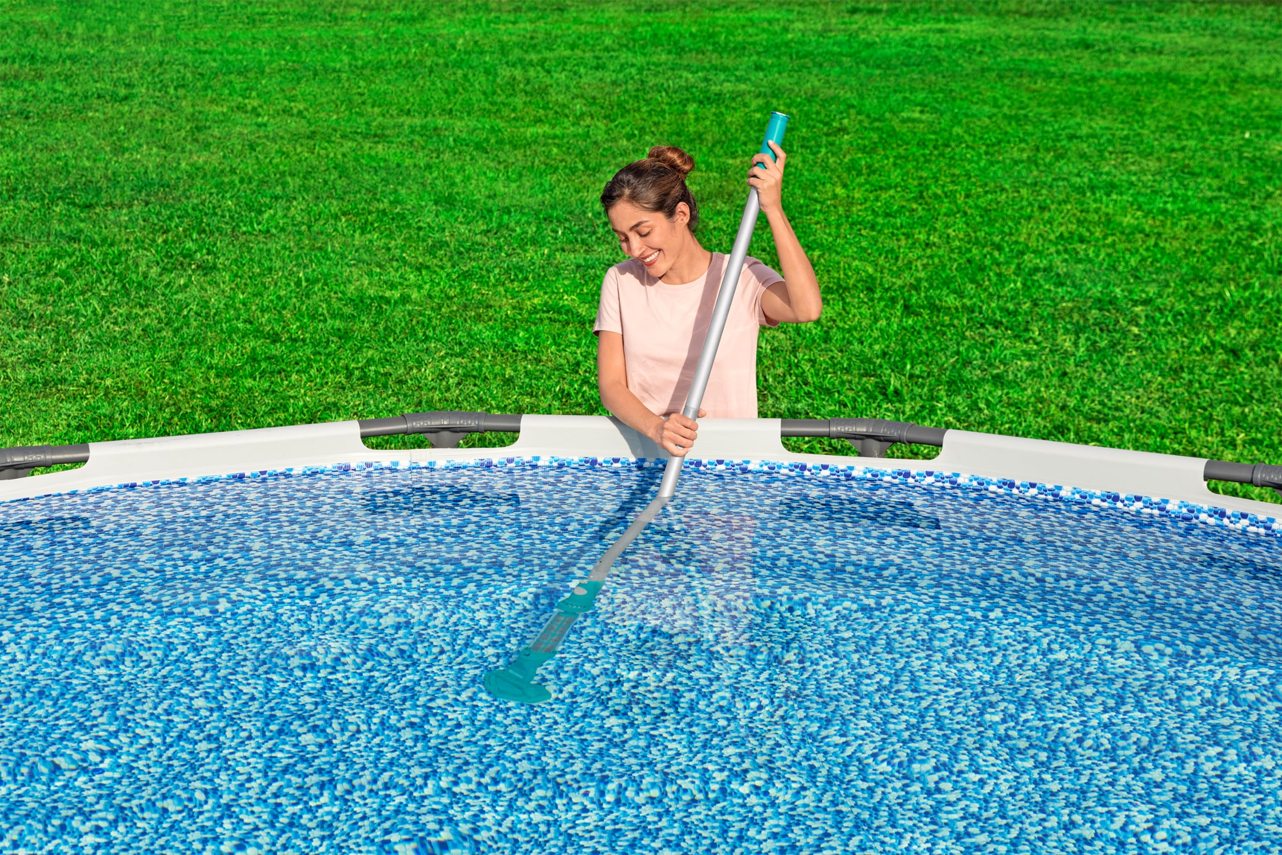 Aspirateur électrique Rechargeable Aquasurge™ 50 Minutes pour piscines jusqu'à 6,10m, 2 têtes interchangeables