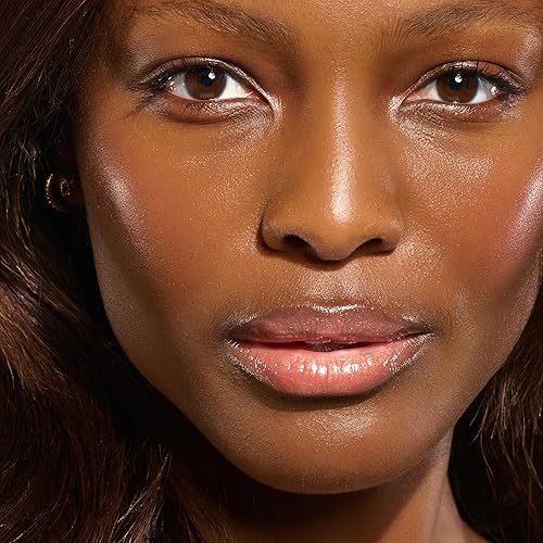 Vista 34 de Clarins Lip Comfort Oil Aceite de labios hidratante, nutritivo e hidratante Acabado transparente y de alto brillo Calma, reconforta y protege