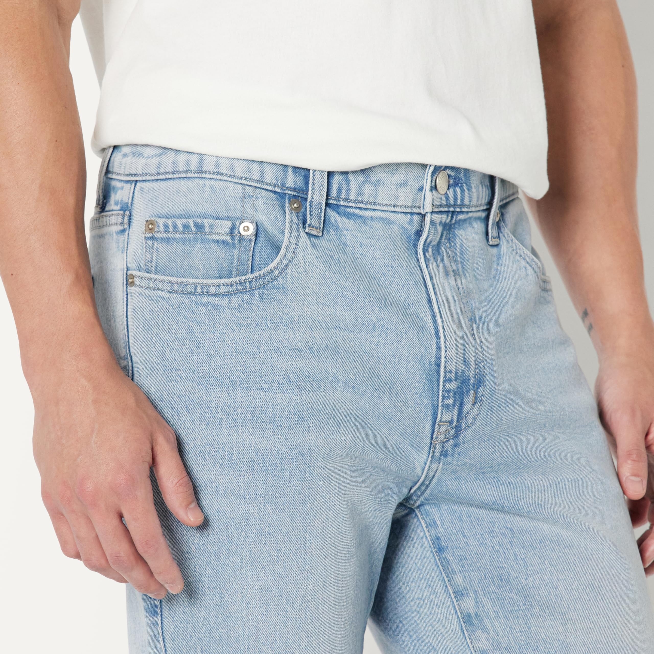 Amazon Essentials Jeans Bootcut Leggermente Elasticizzati, Vestibilità Aderente Uomo