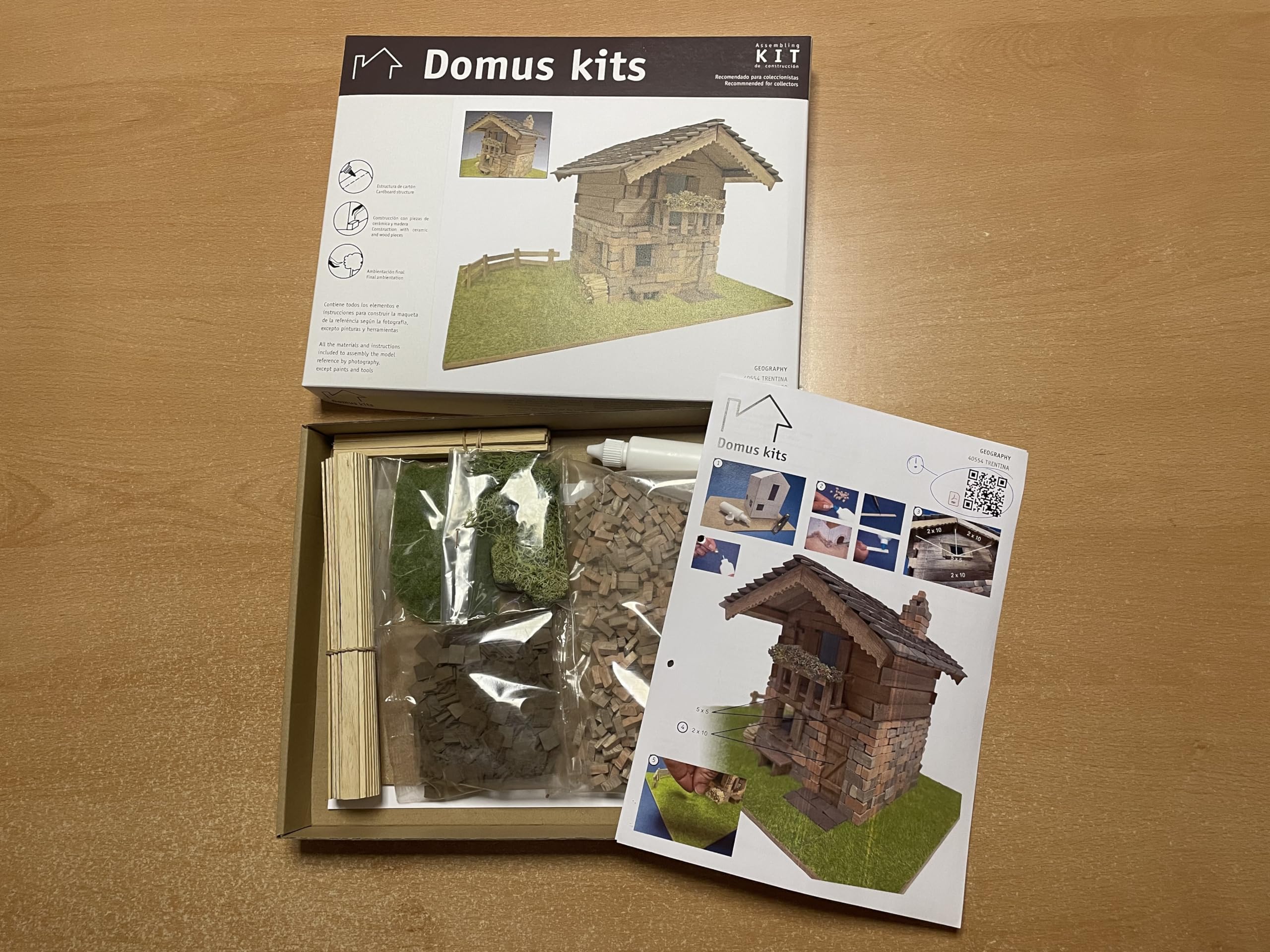 DOMUS KITS Maison Trentina,Kit de montage en bois et briques, assemblage nécessaire, échelle 1:50