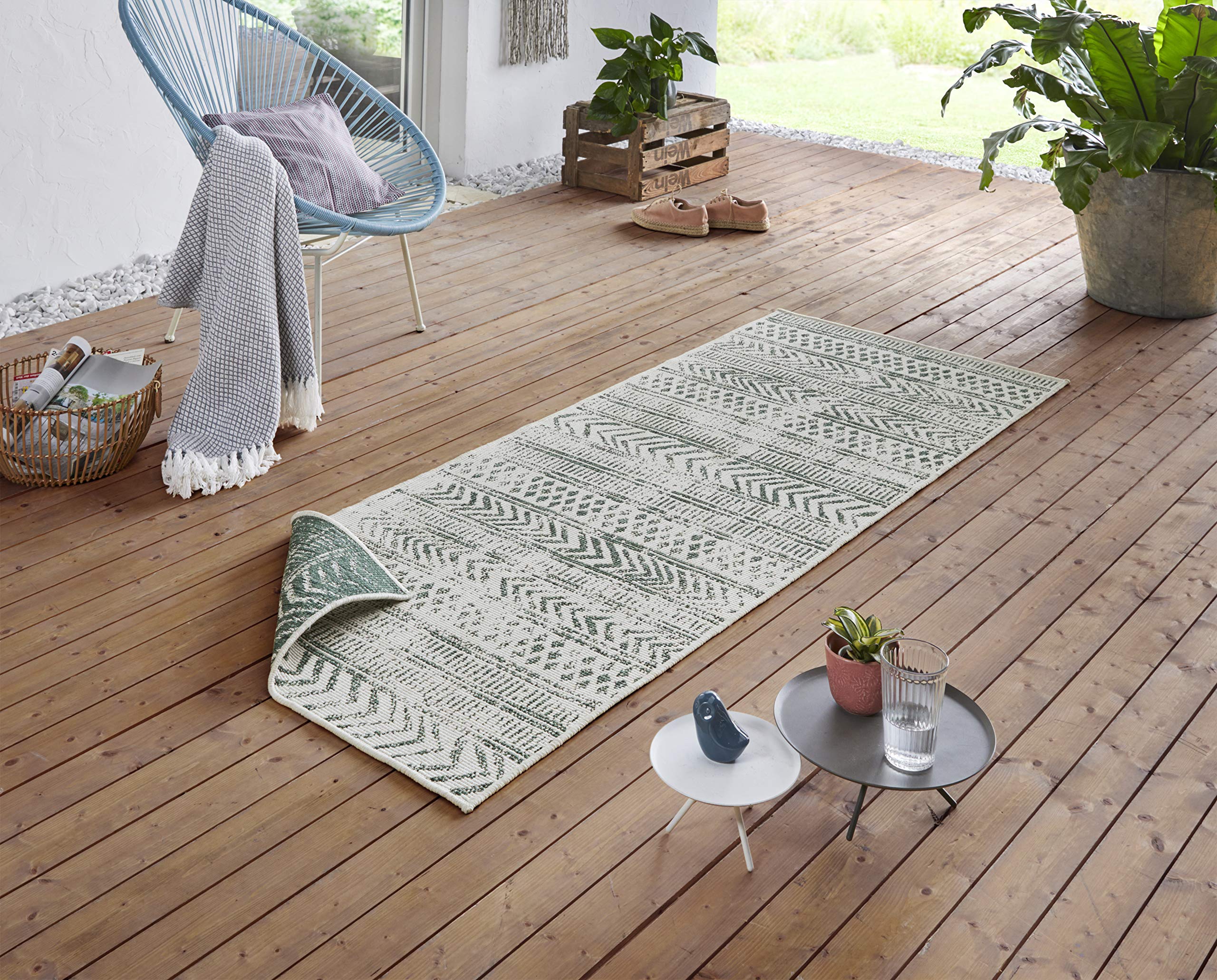 NORTHRUGS In- und Outdoor Teppich Biri 80x250cm - Wendeteppich Wetterfest Boho Style Vintage Design Läufer für Balkon Terrasse Garten Wintergarten Wohnzimmerteppich Wasserfest in Grün Creme