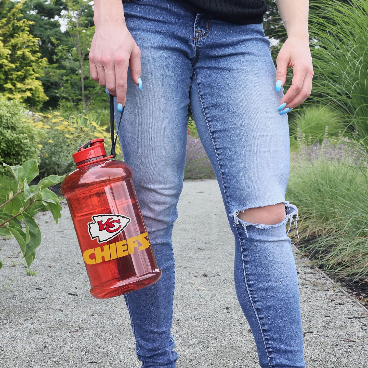 FOCO NFL Team Logo 2L Plastic Clear Large Sports Water Bottle - Image 2