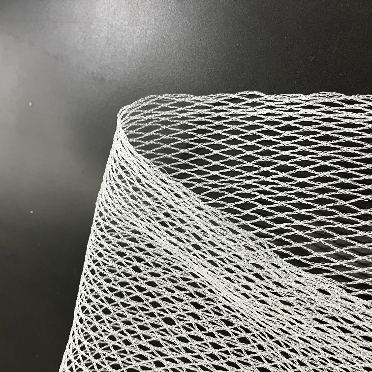 HDPE Diamond Anti-Hail & Anti-Bird Netting,40g/㎡,Tear/UV Resistant & Anti-Aging.Protection for Gardens,Farms,Orchards,Includes Work Gloves,3×7.5m/9.8×24.6ft