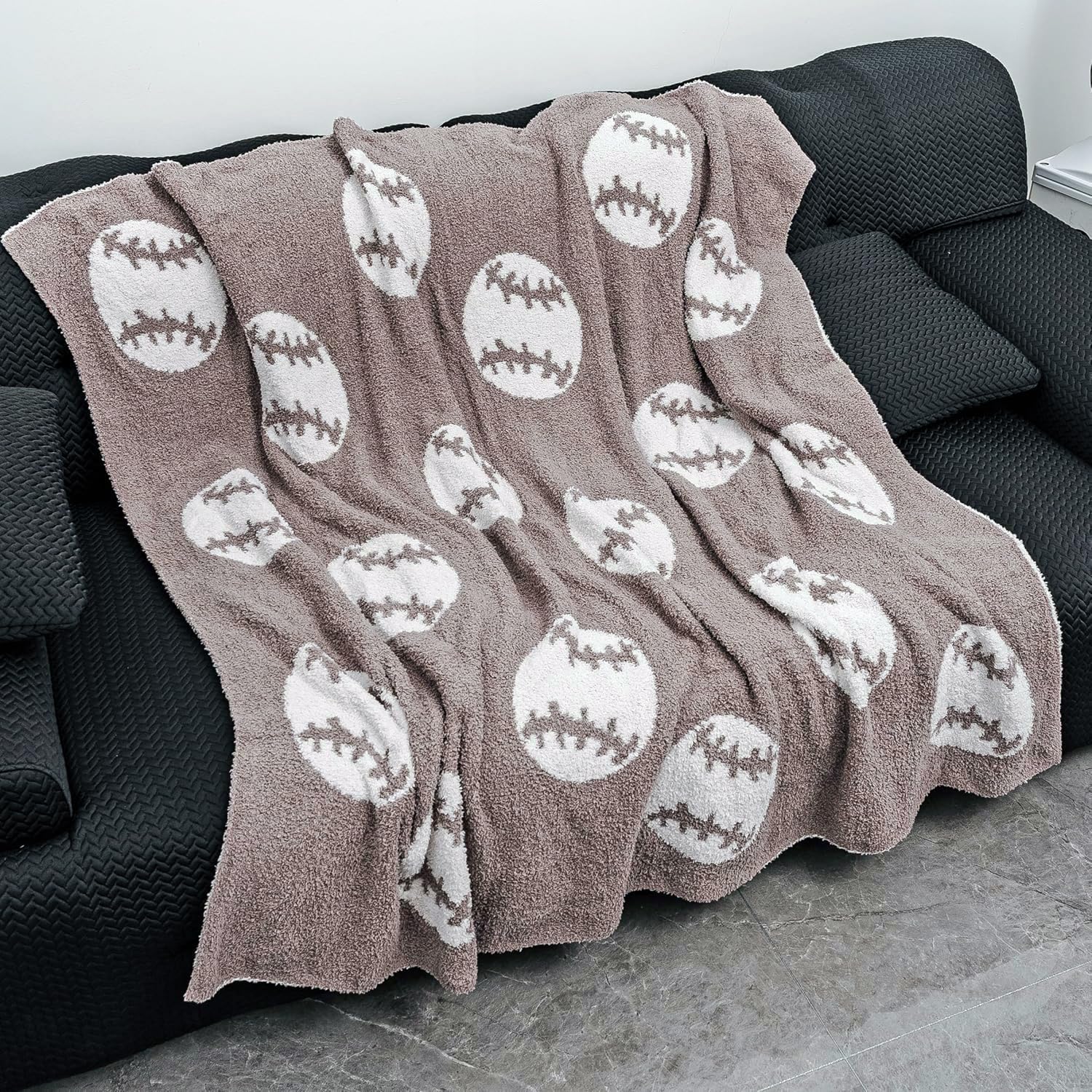 Soft Baseball Pattern Blanket Cozy Throw Blanket Perfect for Home Decor and Gift Giving, Soccer Sports Blanket Plush Bedding Created for Adults, Brown, 50"x60"