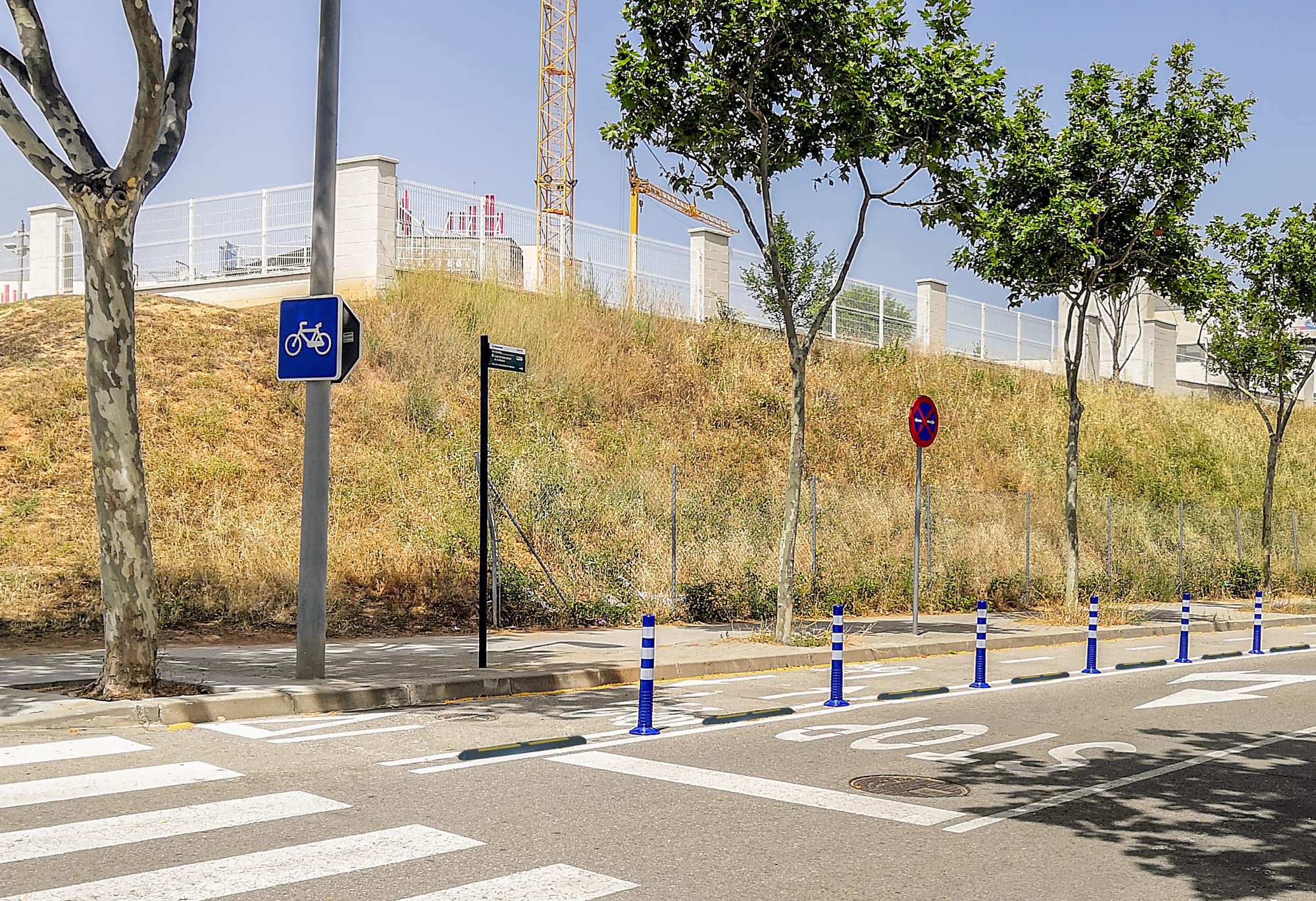 ADO - Pilona bolardo poste señalizacion trafico de plástico poliuretano azul de gran frexibilidad para trafico (3- Pilonas)