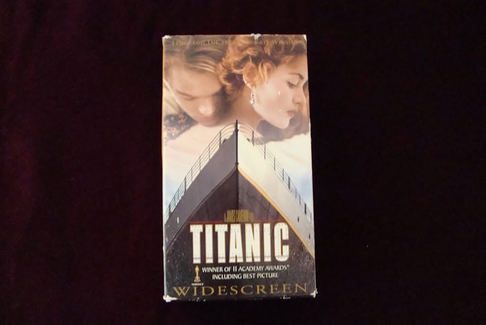 Amazon.com: Titanic (Widescreen Edition) [VHS] : DiCaprio