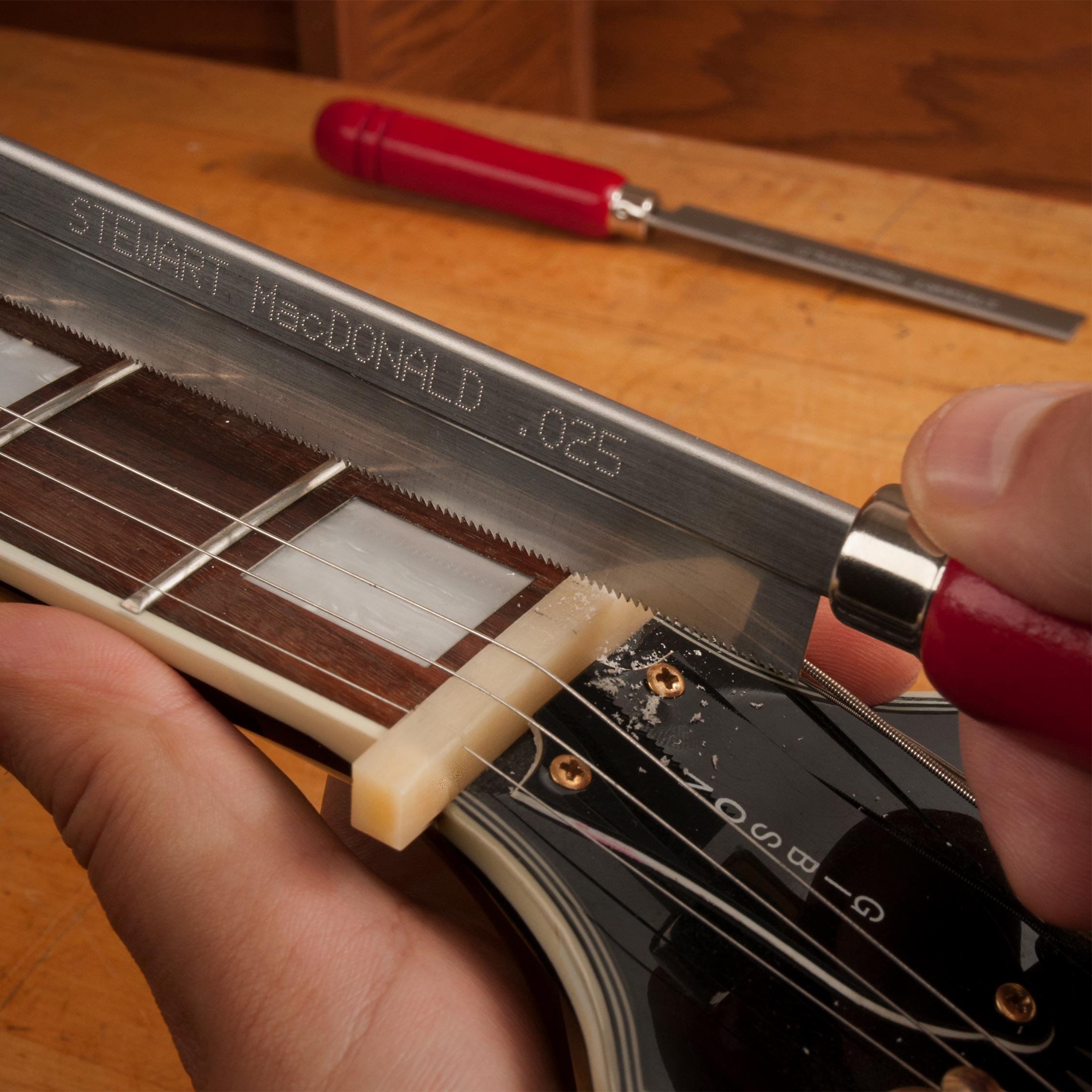 StewMac Mordente Per Capotasto E Selle Chitarra, Piccola Morsa Da Banco In Acciaio Per Liuteria
