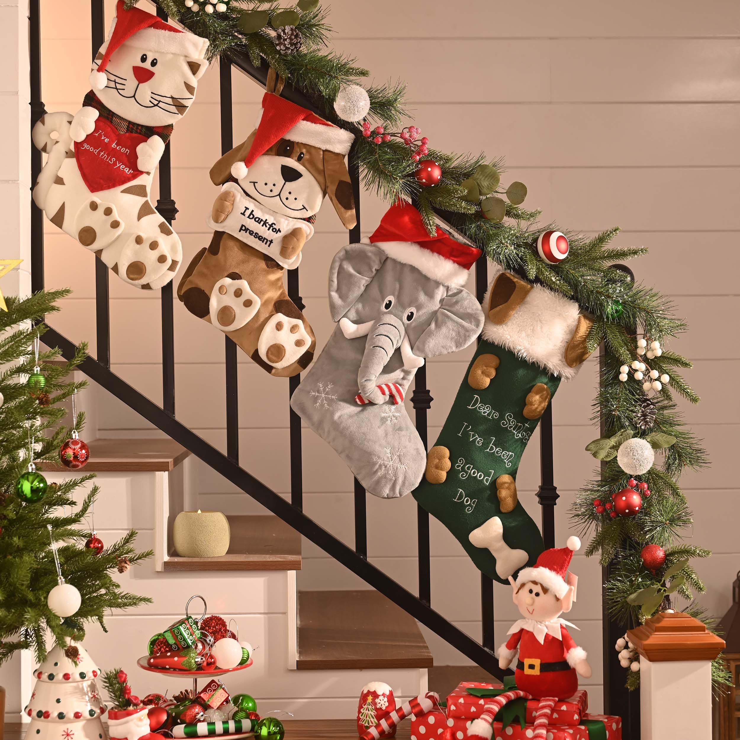 Valery Madelyn Chaussette de Noël en forme de chat rayé de 53,3 cm, mignonne peluche personnalisée pour cheminée rouge et blanc pour animaux de compagnie pour fêtes de vacances, décorations de Noël et