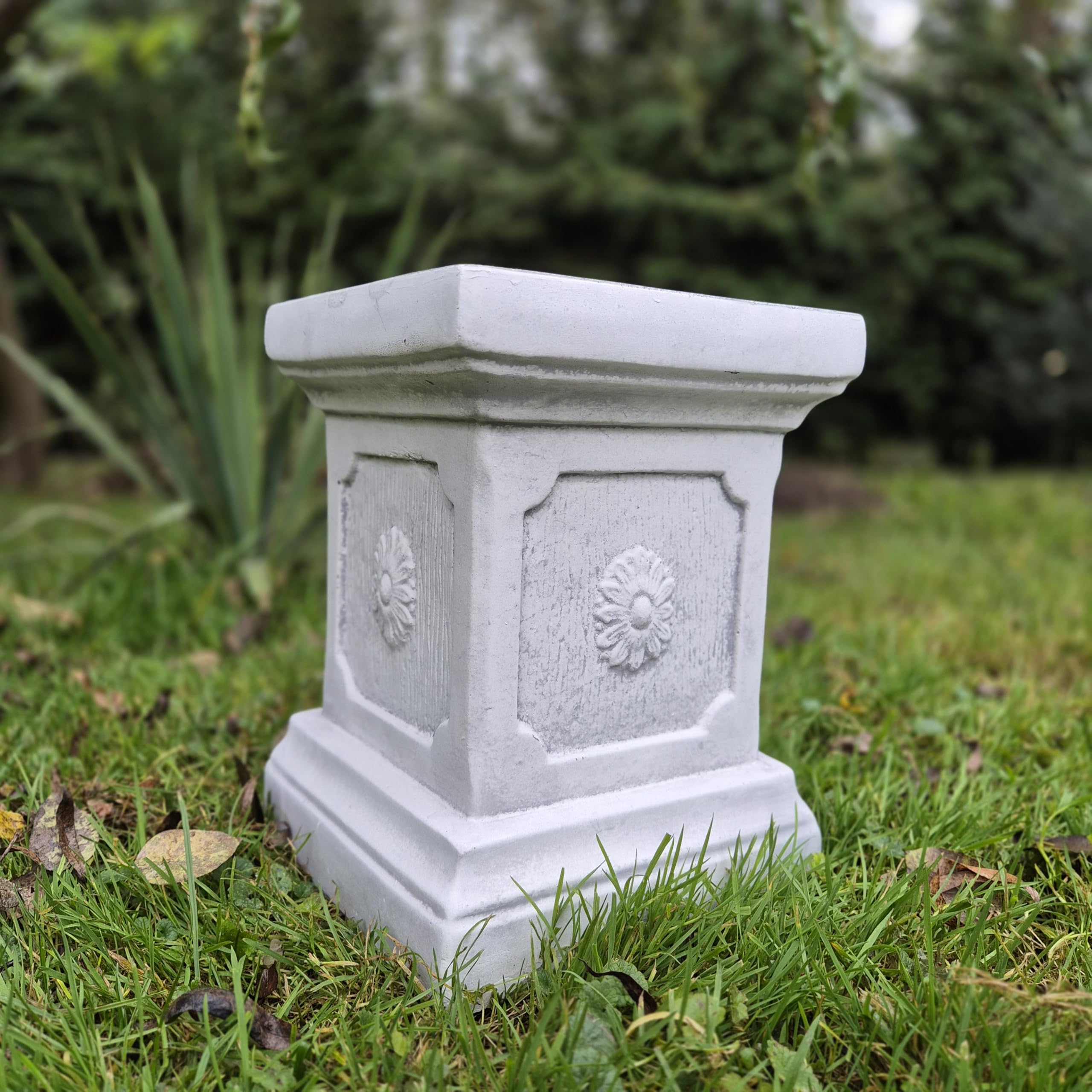FABRIQ Colonne, socle et piédestal en pierre moulée, gris, figurine en pierre, colonne de fleurs, résistante aux intempéries, solide, H : 25 cm, L : 20 cm, l : 20 cm, 17 kg