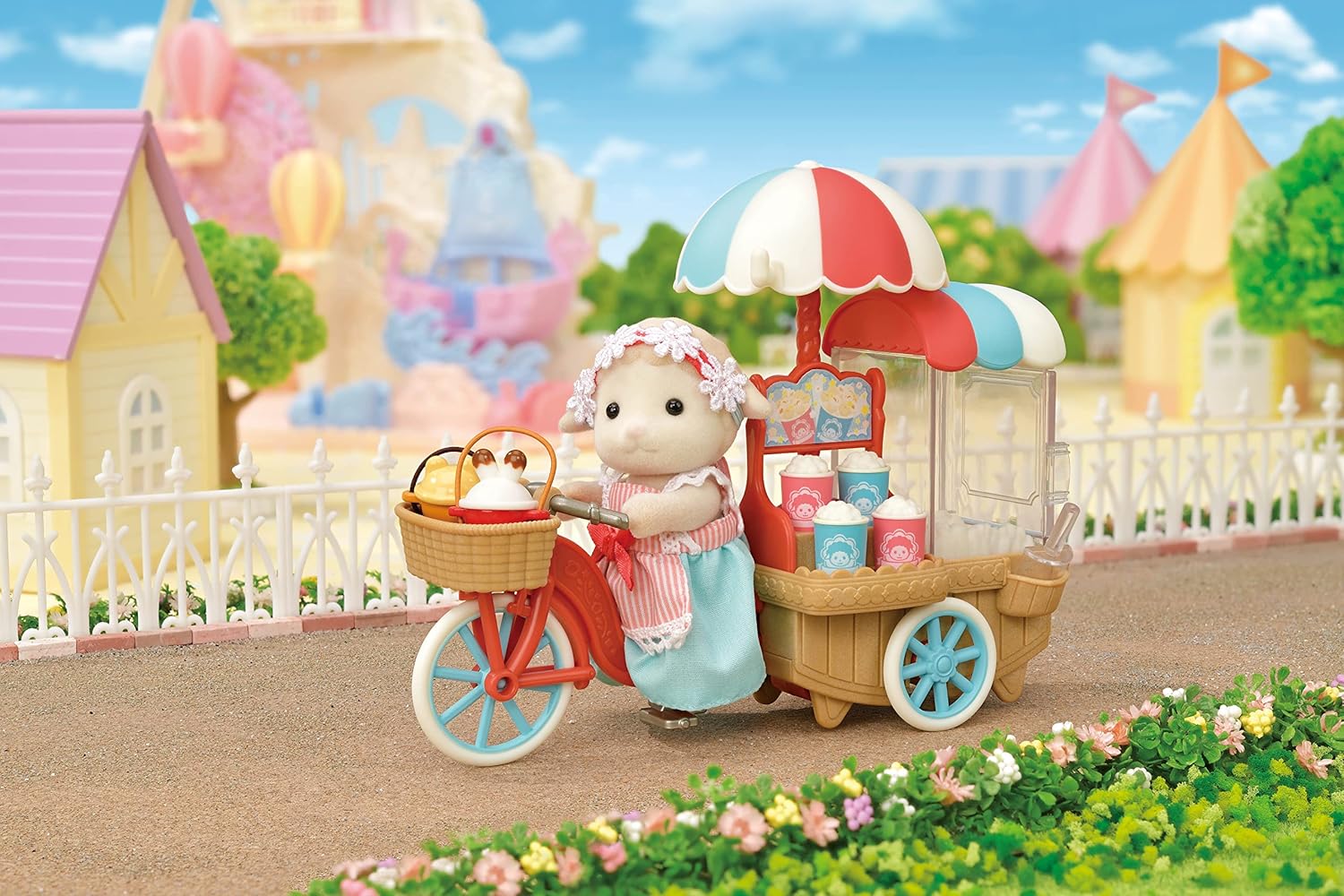 Sylvanian Families - Mummy Sheep and Popcorn Stand - Set + 20 accessories and 1 figurine - Sylvanian Family - Miniatures - Toy for children aged 3+ - 5653
