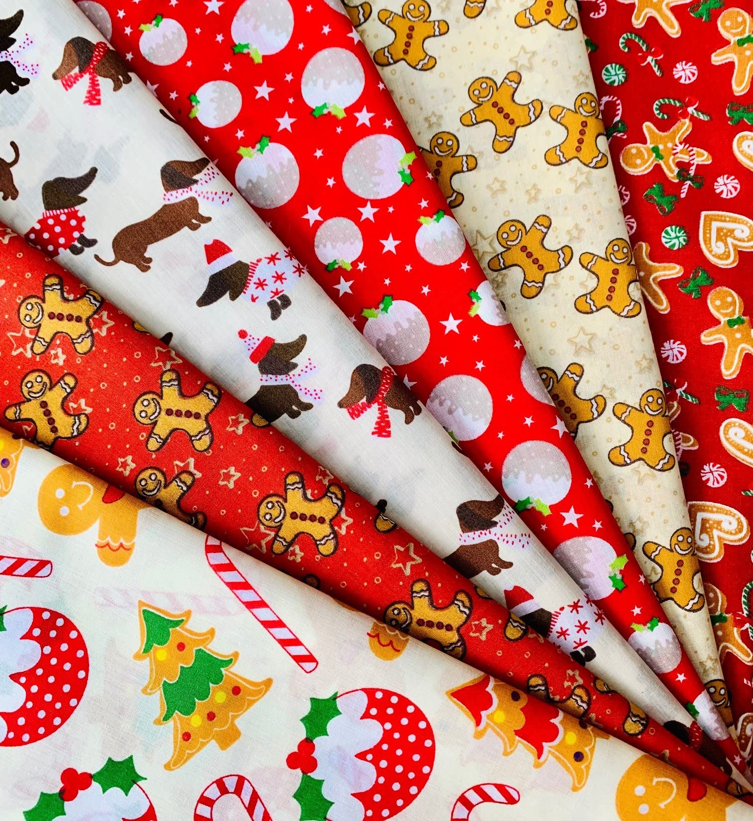 6 X Christmas Snowflakes Gingerbread Men Dogs Polycotton Fabric Fat Quarters Bundle - Sewing Quilting Dress Fabric - Simply Sew Crafty™ (Red & Cream)