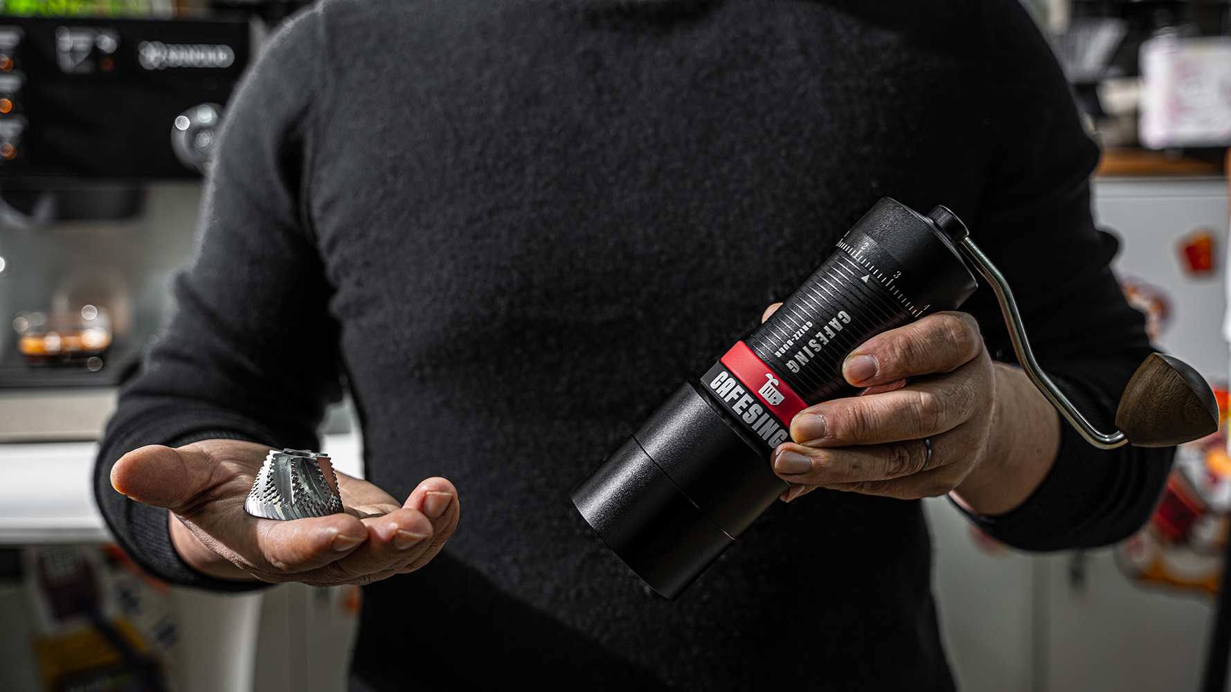 Amazon | CafeSing GRIZZ 63 手動コーヒーグラインダー 63mm 円錐バリ