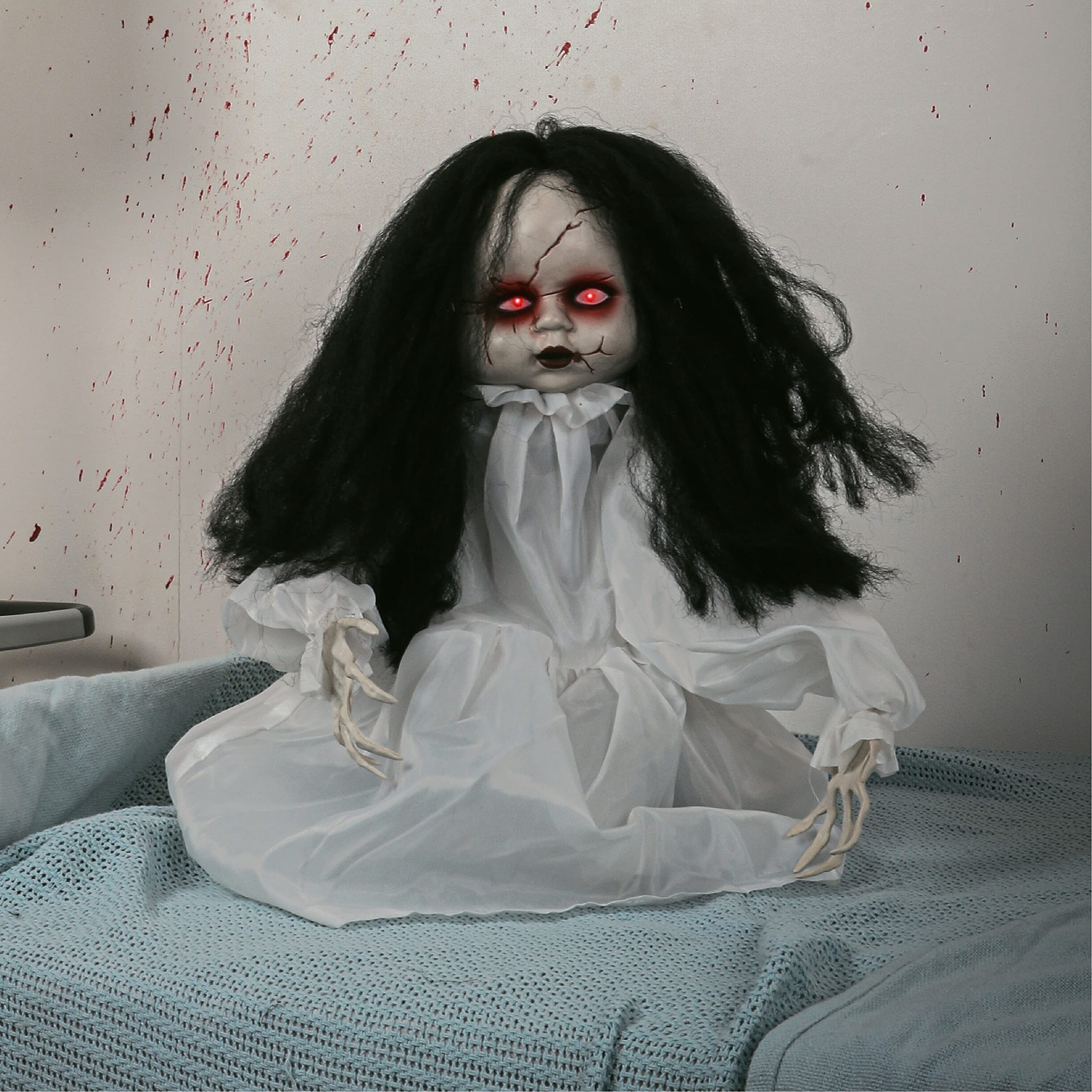 Animatronic - Muñeca Grande con Vestido Blanco de 82 cm / 32in, decoración de Halloween, Ojos Rojos con luz y Efectos de Sonido, Salta y Dice abucheo, Accesorios de Halloween, Paquete de 1