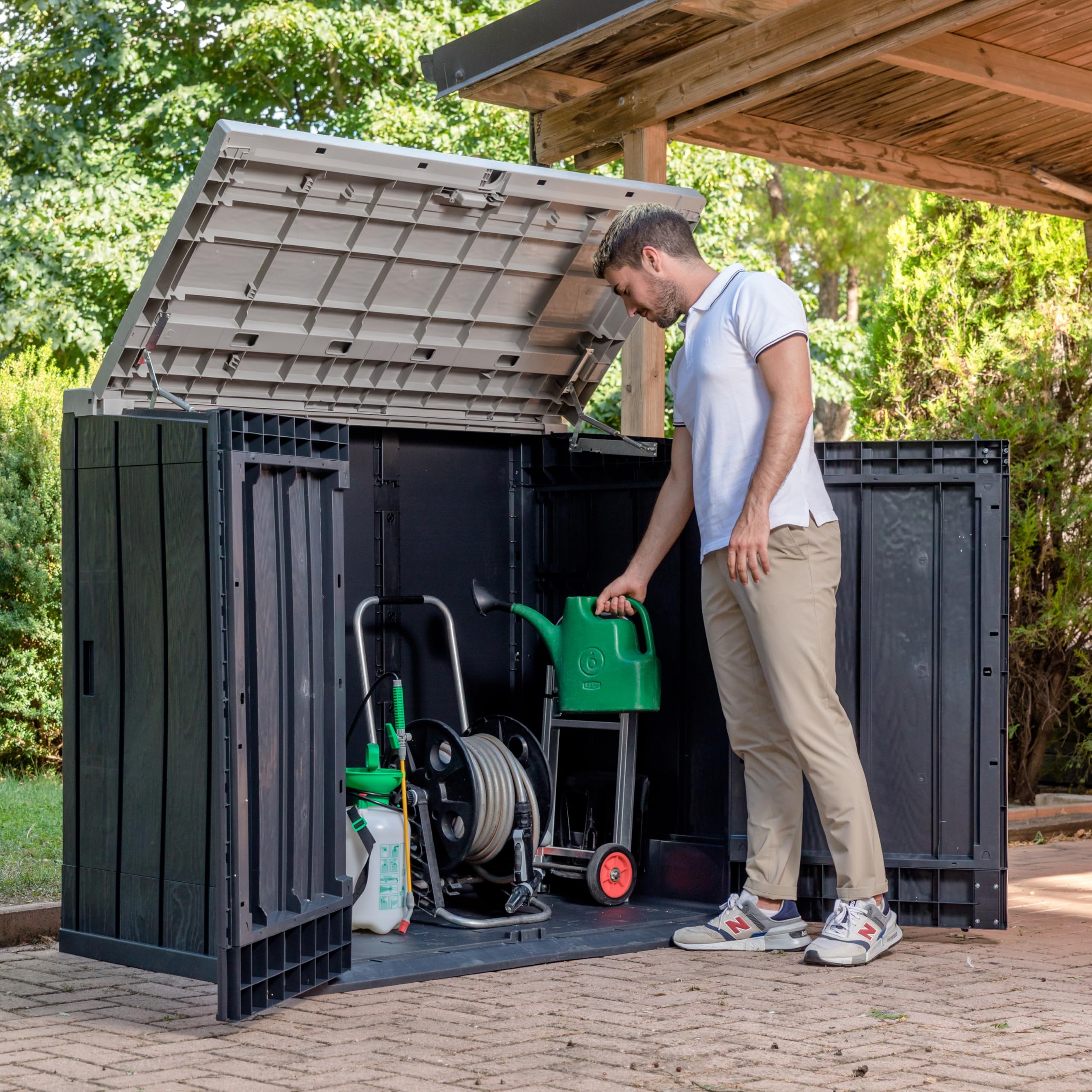 Koll Living Mülltonnenbox 'Vela' 1270 Liter | 145 x 85 x 125 cm | für 2X 240L Mülltonnen | Anthrazit | abschließbar | mit Gasdruckfedern | UV- & witterungesbeständig