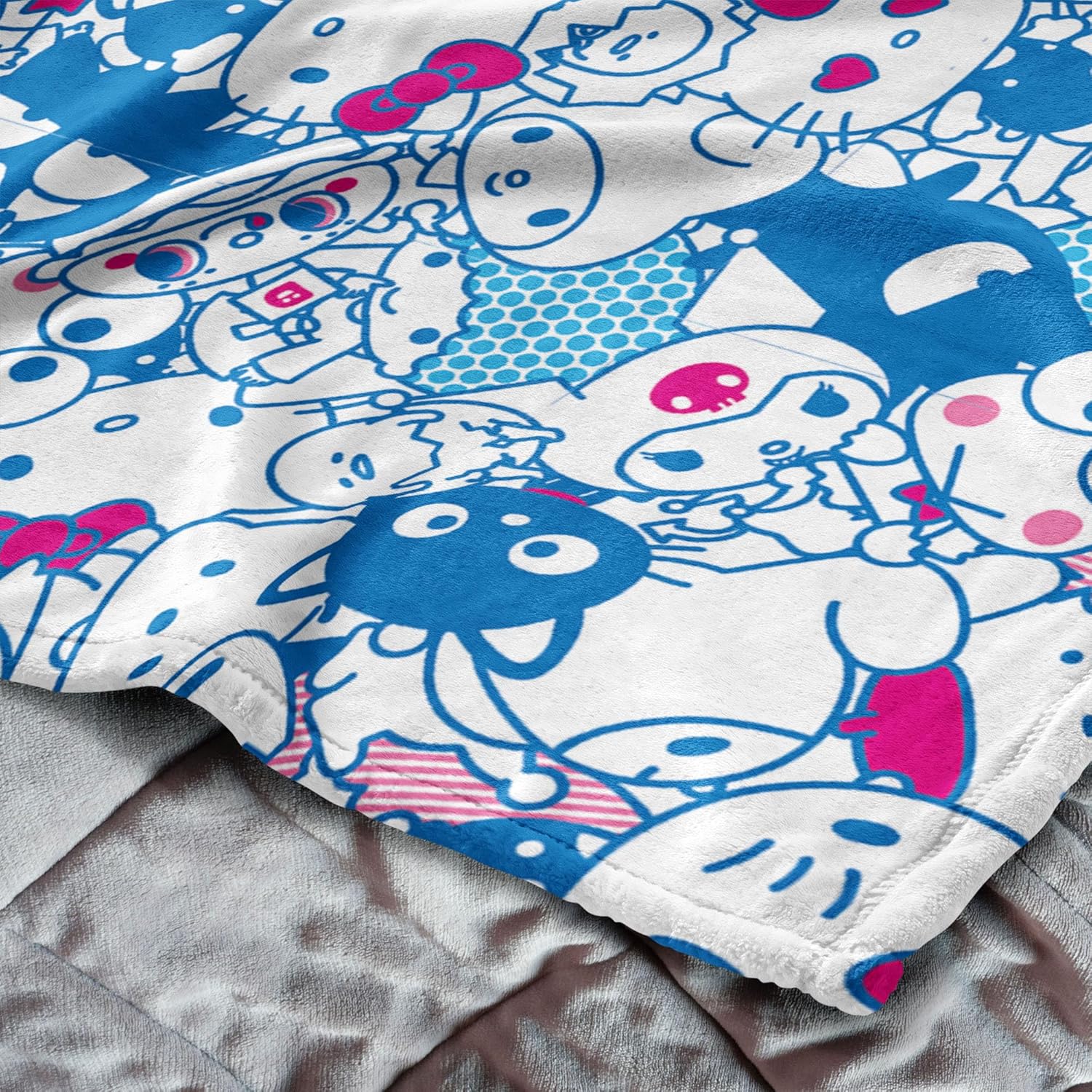 Northwest Sanrio Hello Kitty & Friends, Friend Group, Silk Touch Throw 50 x 60 Inches - Image 4