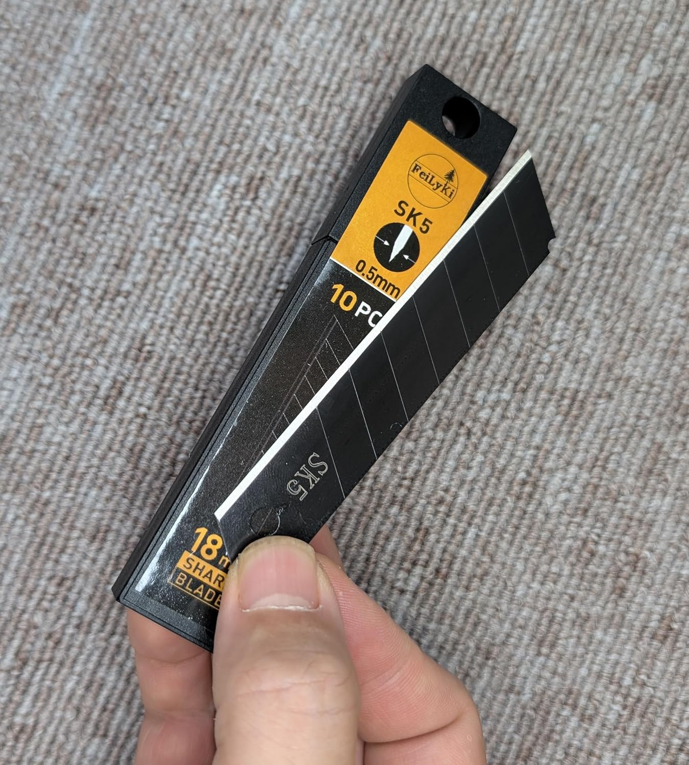 100-Pack18mm Blades Box Cutter Blades Snap Off Blades Utility Knife Blades Black Blade,SK5-2037