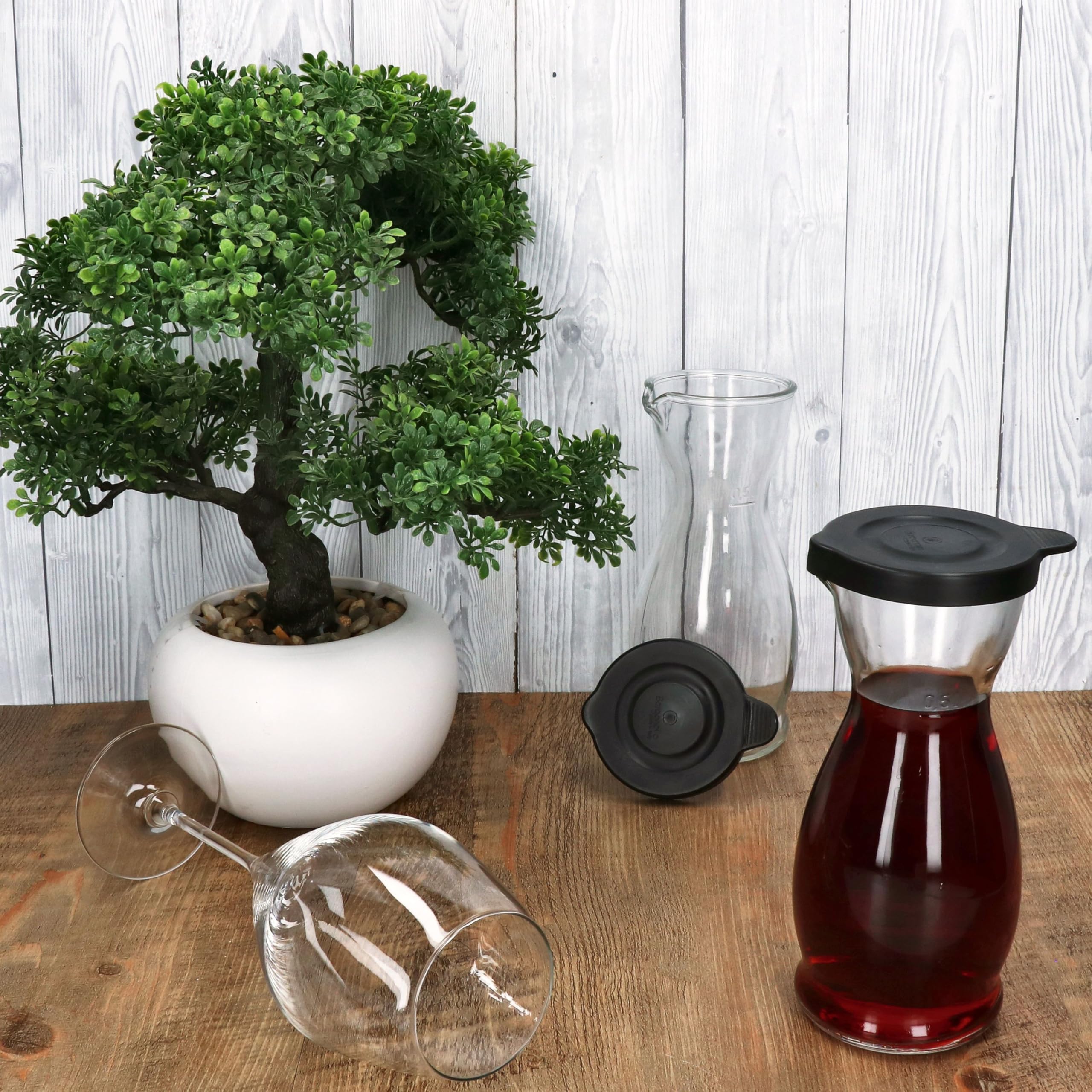MamboCat Mia Misura Lot de 6 carafes à vin avec couvercle en plastique noir I 0,5 l Calibré I Carafe en verre avec bec verseur pour vin, eau, jus, lait, etc.