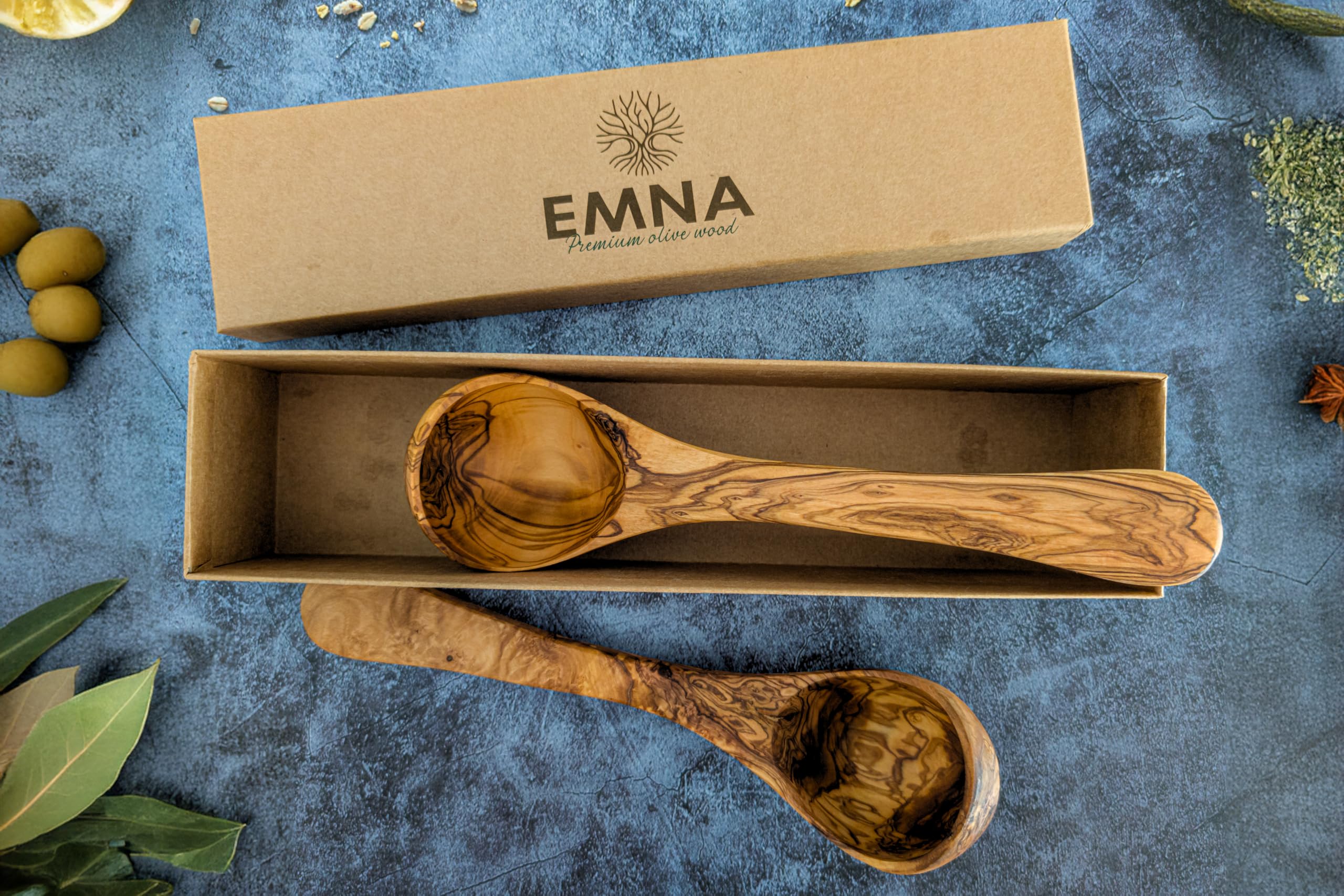 EMNA Schöpflöffel Set aus Olivenholz 2-teilig 25 cm – Suppenkelle & Schöpfer – Handgefertigt – Antibakteriell – In exklusiver Geschenkbox mit Echtheitszertifikat – Geschenkidee Weihnachten Geburtstag