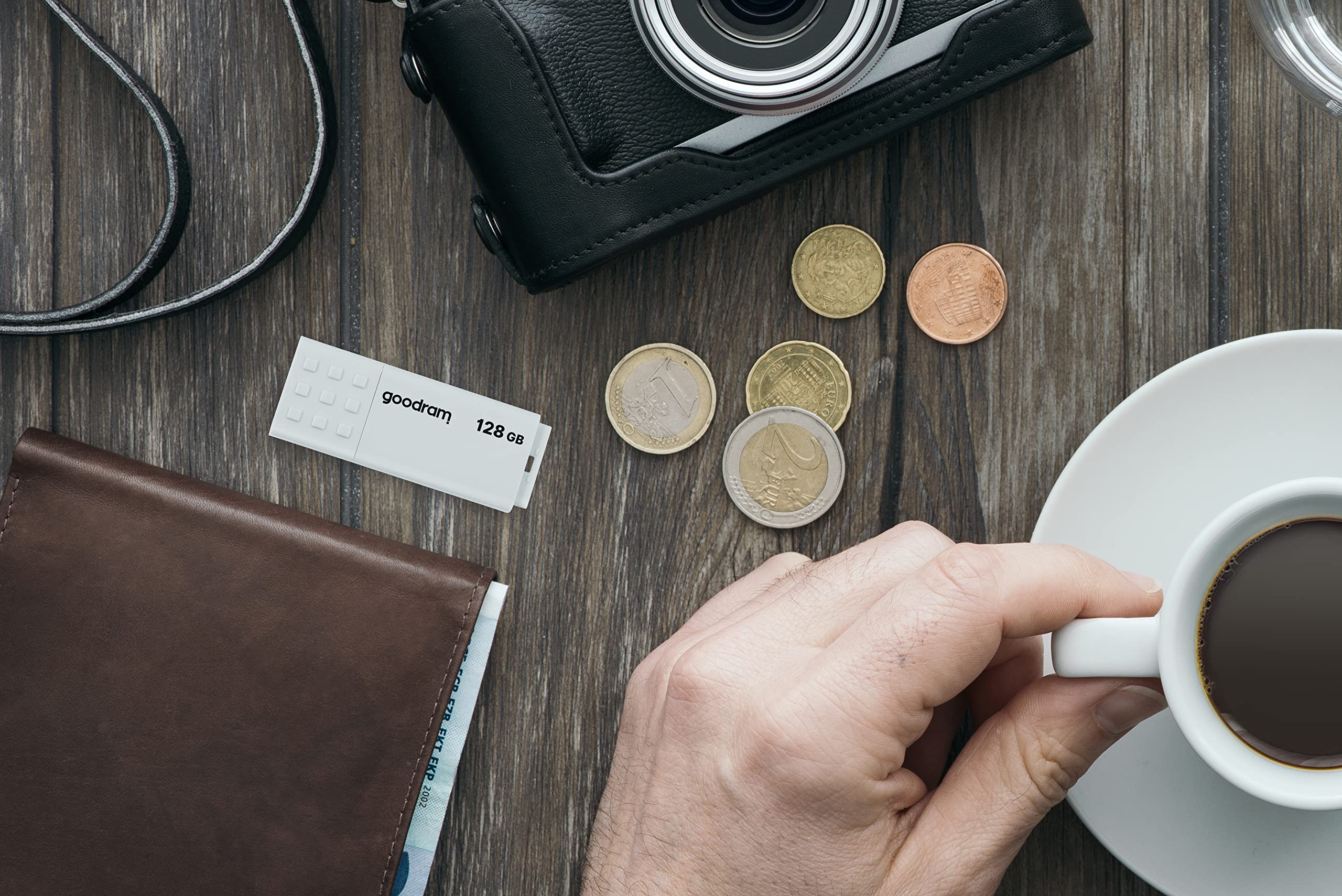 Goodram - UME2 Pamięć Flash USB, Pendrive USB 2.0, 64 GB - Prędkość Odczytu do 20 MB/s - Prędkość Zapisu do 5 MB/s - Nasadka Ochronna - Materiał Antypoślizgowy - Biały