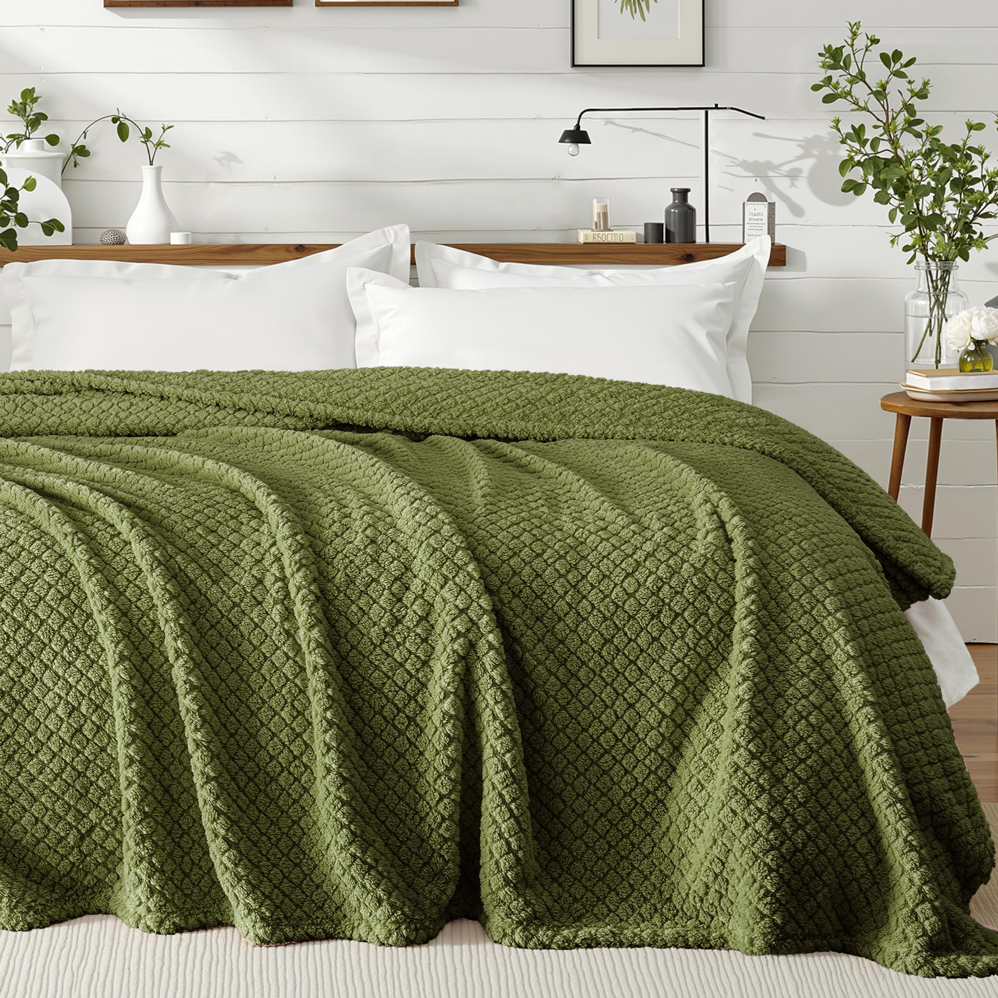 Exclusivo Mezcla Queen Size Flannel Fleece Blanket, Super Soft Jacquard Bed Blanket, Lightweight Fuzzy Warm for All Seasons, 230x230 CM, Olive Green