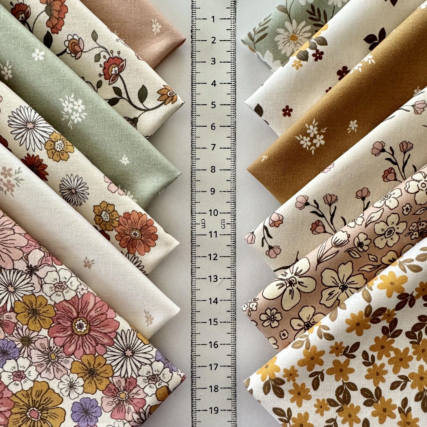 Vintage Floral Patchwork Cotton Fabric Set – 60 Pre-Cut Squares, 20×20 cm (8×8 inch), 100% Cotton, Eco Digital Print, Made in Türkiye