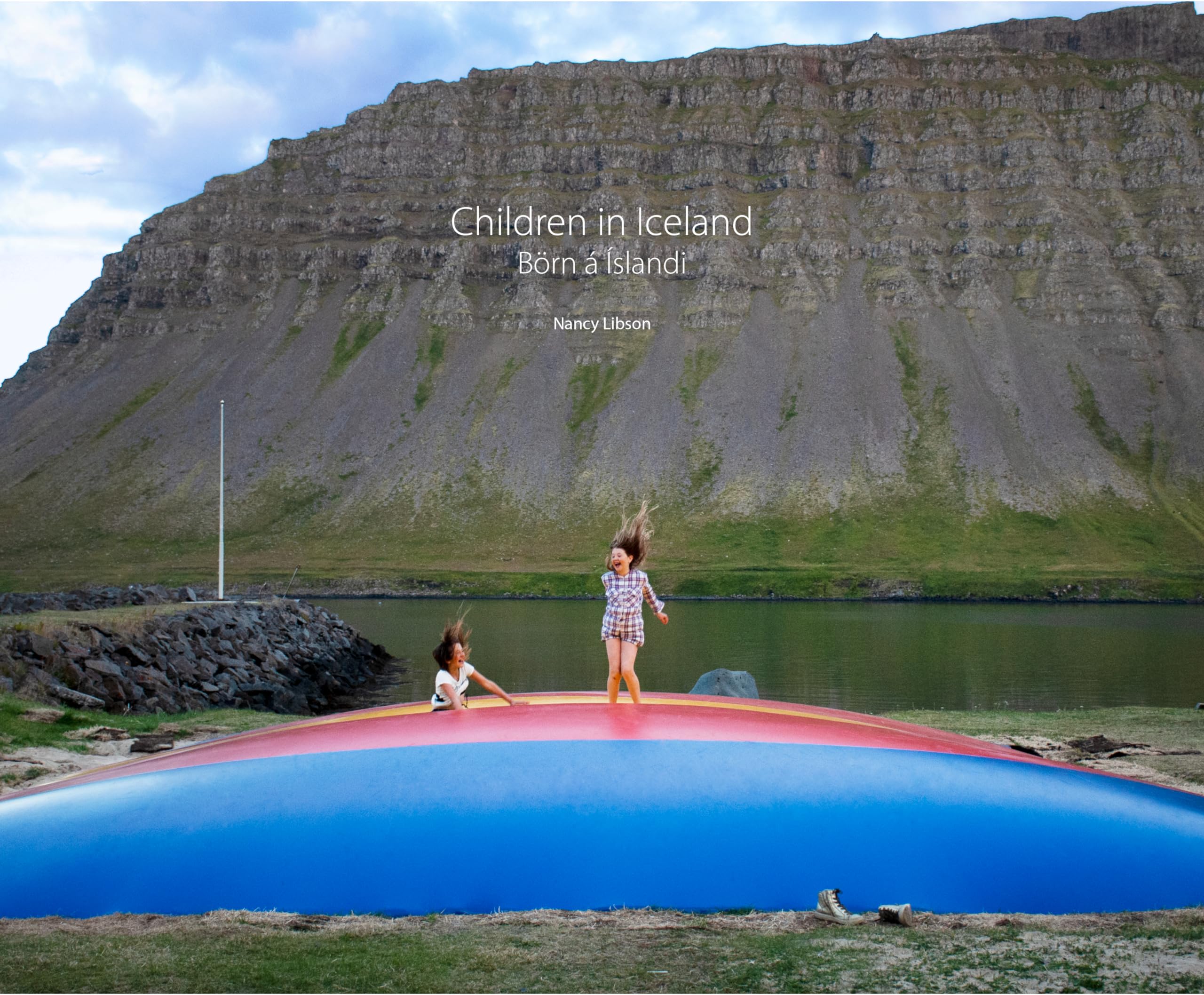 Children in Iceland (English and Icelandic Edition)