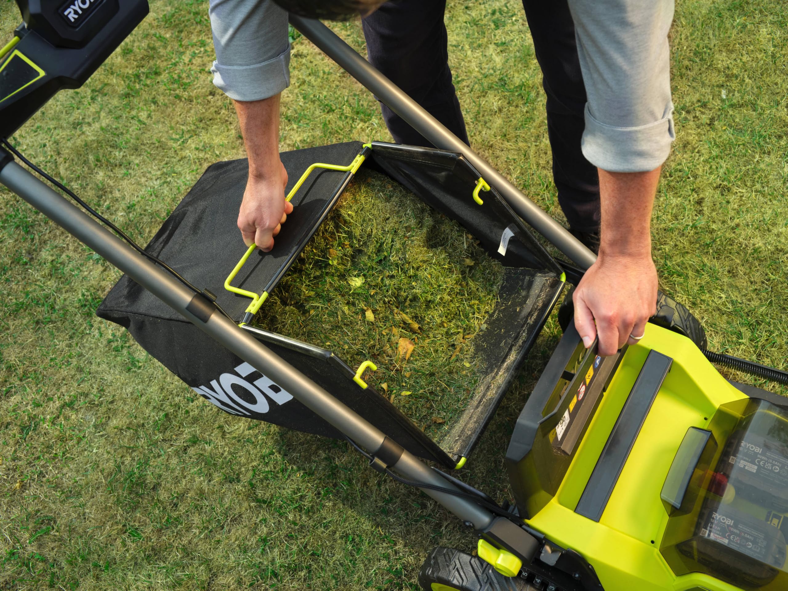 RYOBI Tondeuse tractée sans Fil 18V One+™ RY18LMXSP51A-0 – Tonte Pelouse, Grand Jardin, Mulching, Ramassage – 51 cm – sans Batterie ni Chargeur