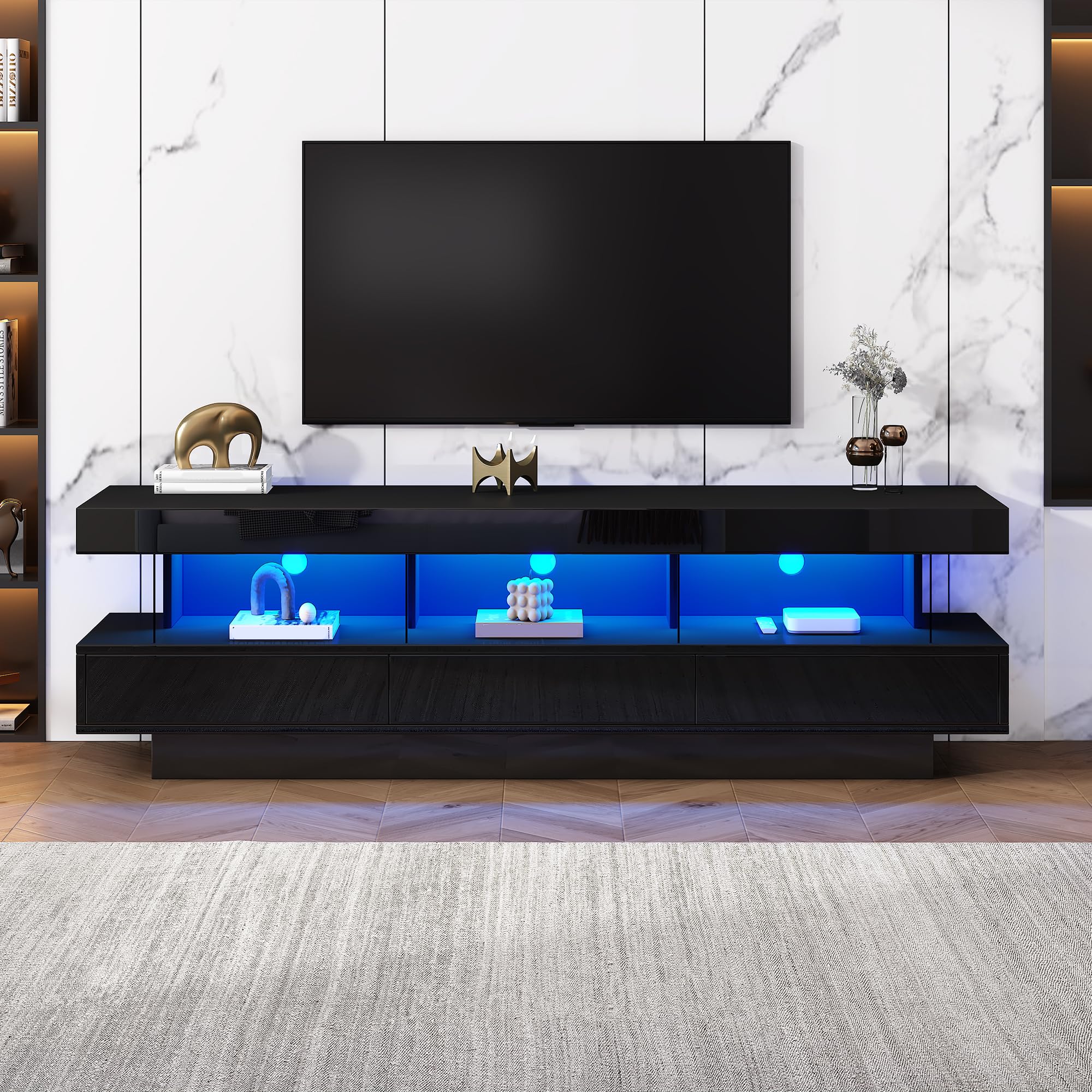 Mobile TV lucido con 3 scomparti aperti in vetro e ampio spazio di archiviazione, struttura stabile, superficie di facile manutenzione, adatto per TV fino a 70 pollici, arredamento moderno per
