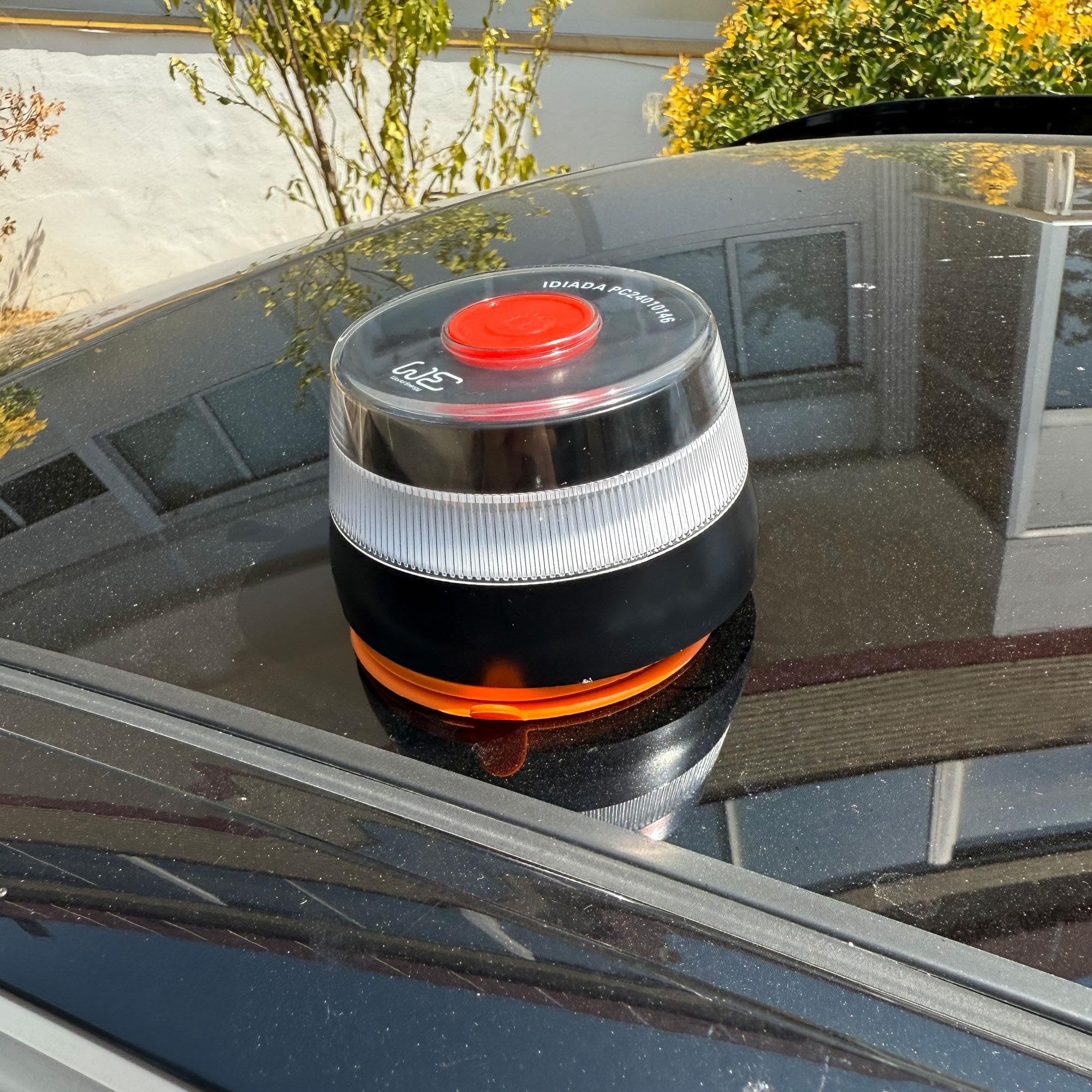 Luz Emergencia Coche DGT 3.0 Homologado Geolocalización Conectada Luz avería Coche GPS y Soporte UNIVERSAL (incluídos con chapa aluminio/techos de cristal)