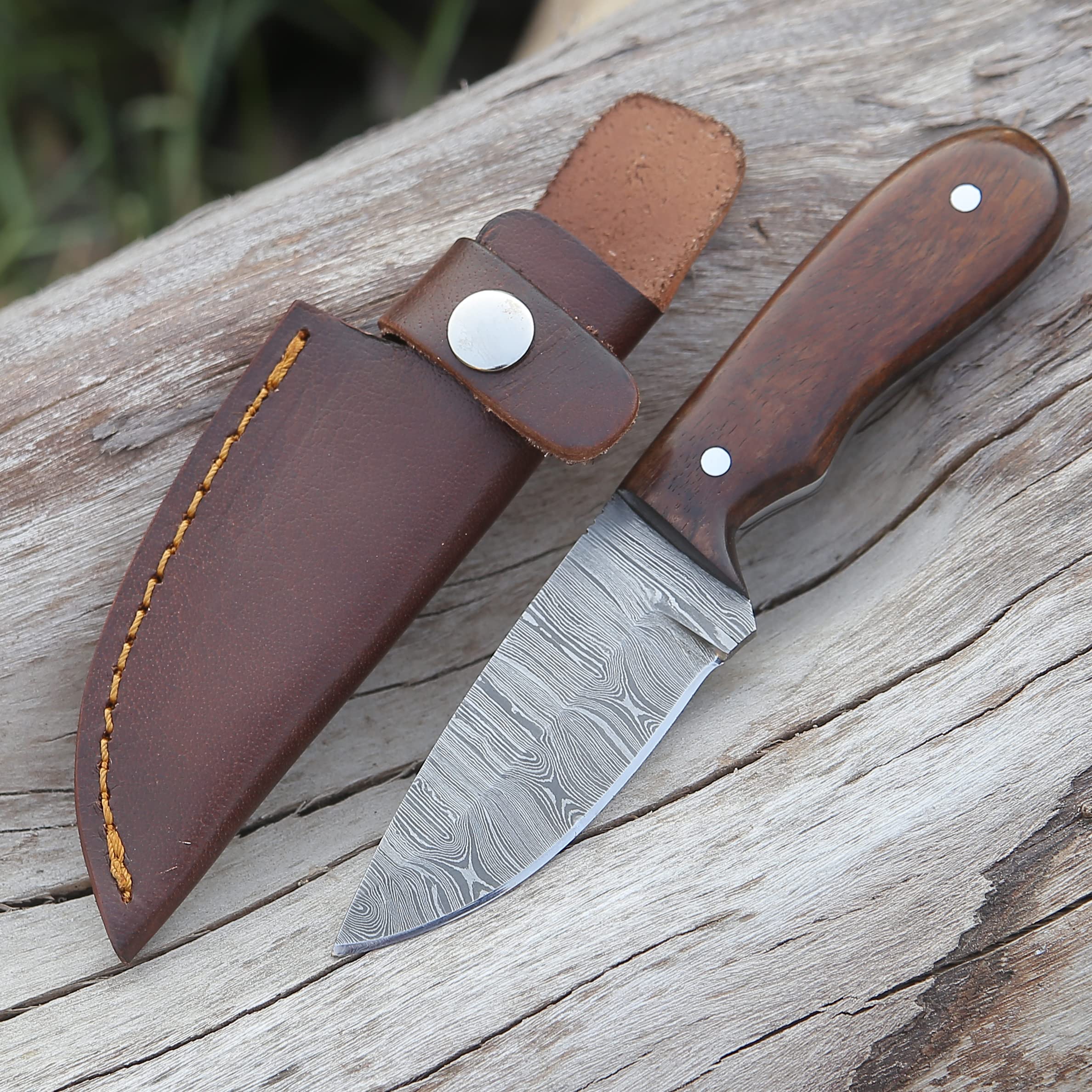 Damascus Skinner Knife - Handmade Fixed Blade Hunting Knife with Rosewood Handle and Leather Sheath - Ideal for Survival, Camping, and Skinning.