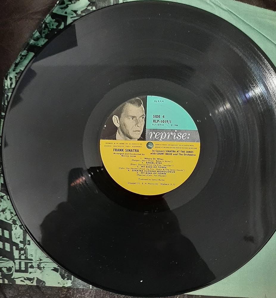 フランク・シナトラ 『Sinatra at the Sands』 レコード Frank Sinatra - Sinatra At The Sands[2 LP] - Amazon.com Music