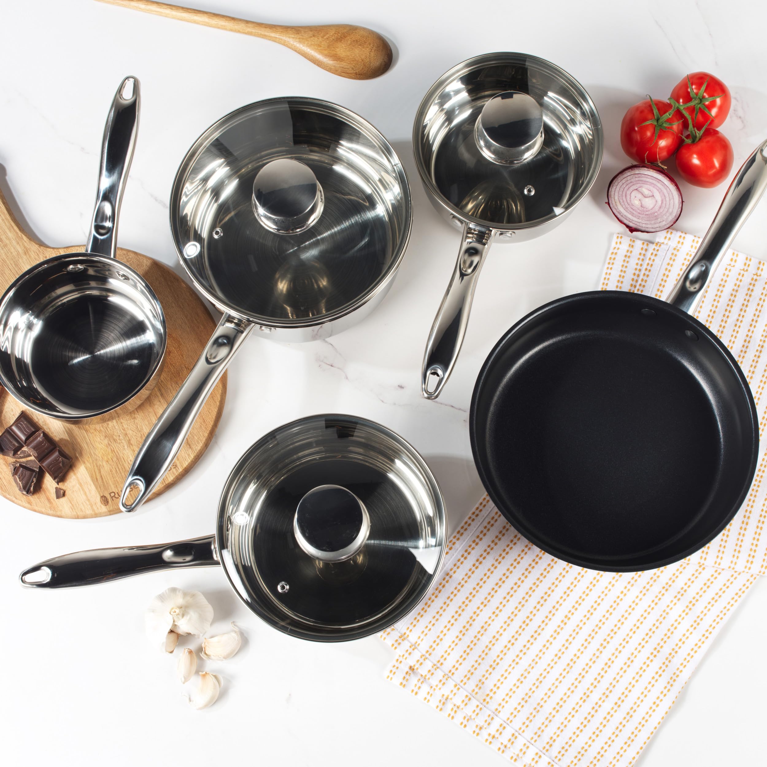 Russell Hobbs Set di pentole da 5 pezzi - antiaderente acciaio inox , padella da 24cm, pentola da 16/18/20 cm, lattiera da 14 cm, impilabile per tutti i piani cottura, Lavabile in lavastoviglie