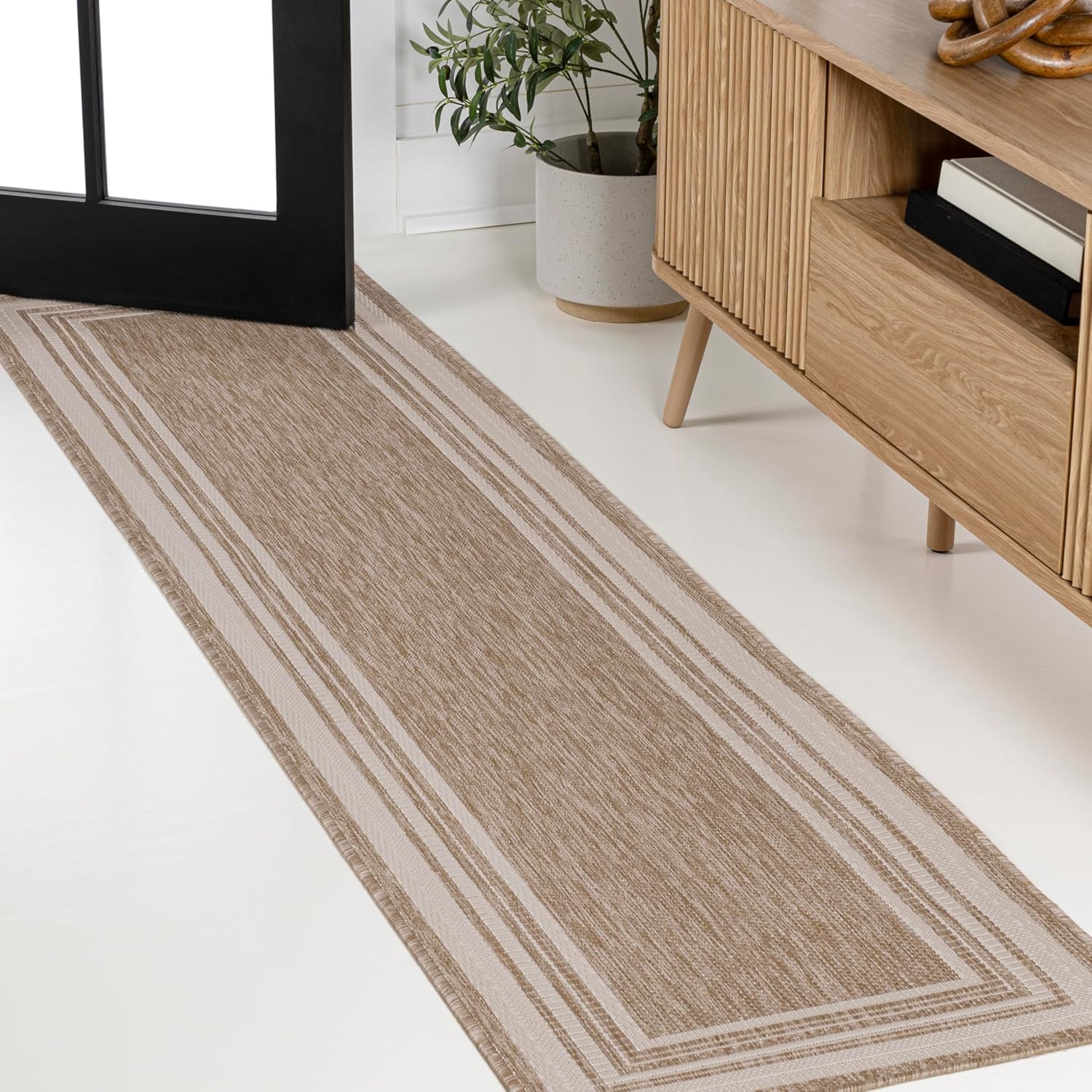JONATHAN Y Pinstripe Border Indoor Outdoor Runner Rug 2X8 Beige/Cream, Lido Traditional Casual for Backyard, Patio, Porch, Easy-Cleaning, High Traffic, Pet-Friendly, Non-Shedding (TSN210A-28)