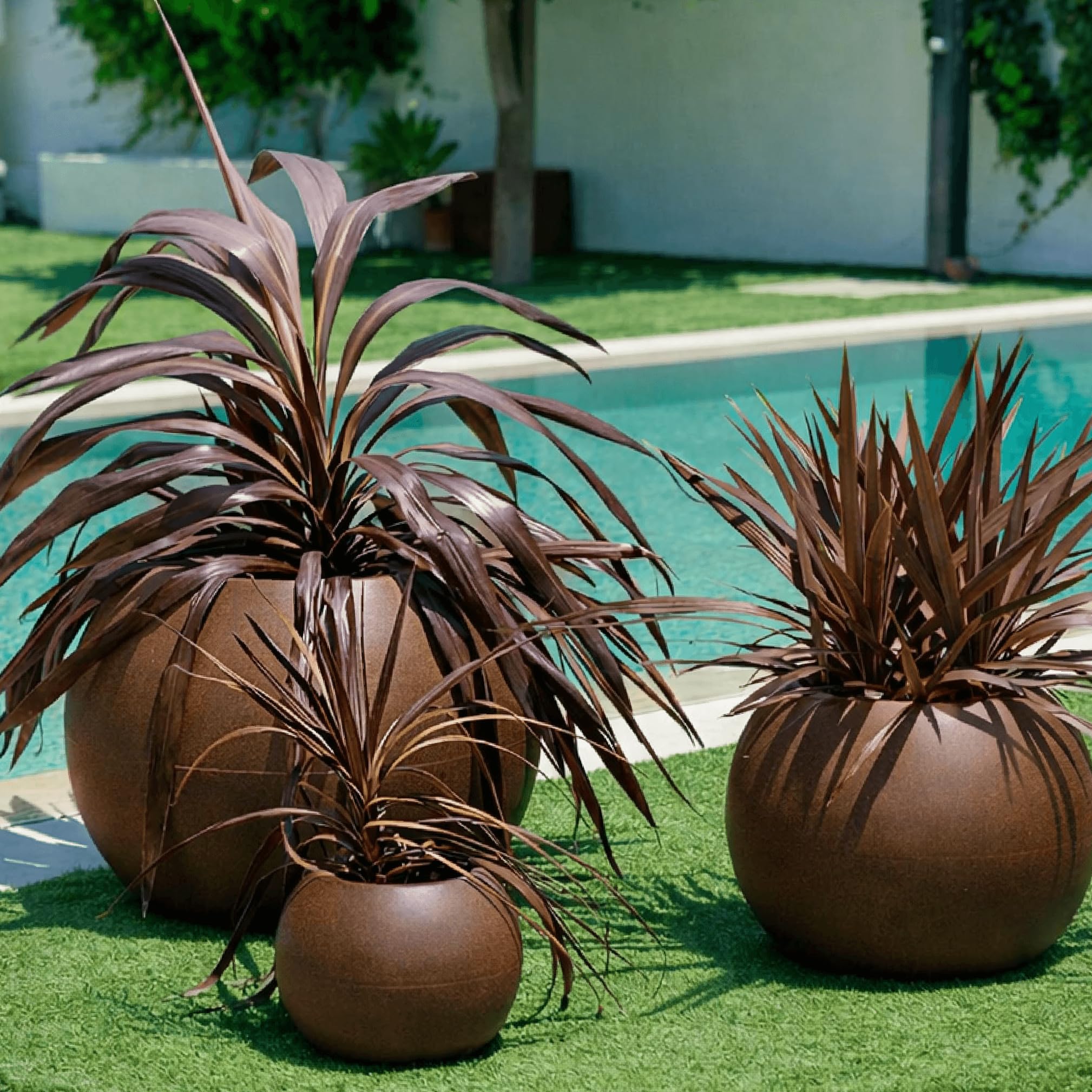 newgarden - Vaso rotondo per piante e fiori, Dalia molto resistente all'esterno, dimensioni disponibili. Include la riserva di drenaggio dell'acqua. Realizzato in polietilene in Spagna