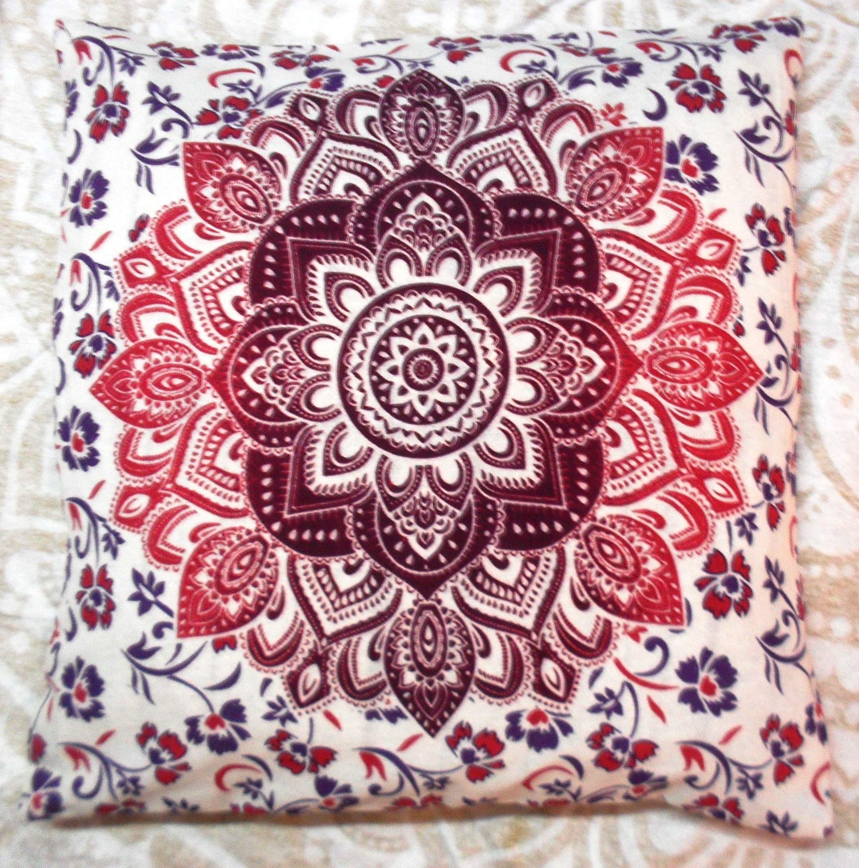 Housse de coussin Mandala avec pompons, finition premium pour canapé chic
