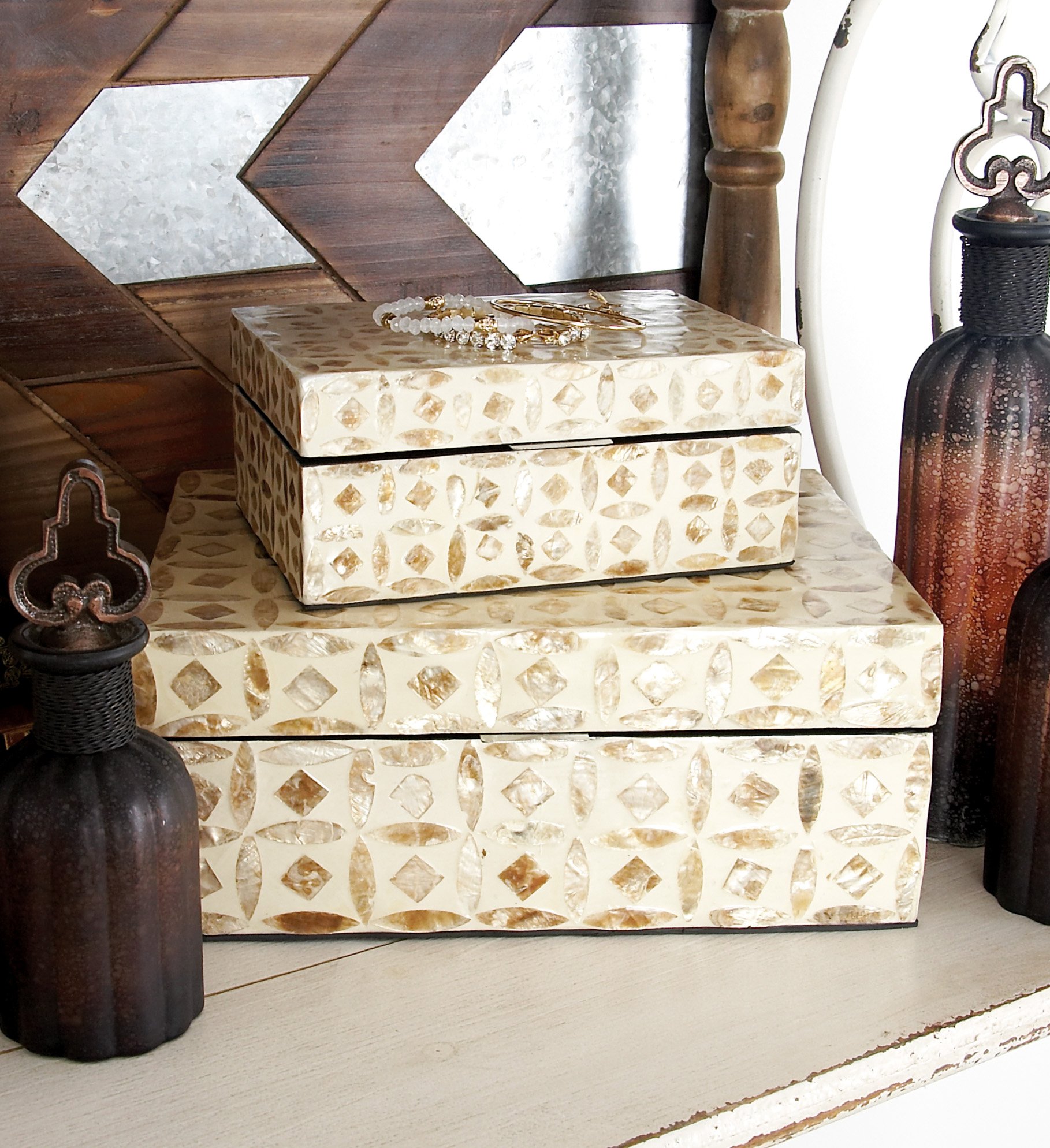 置物 hamham2L Amazon.com: Deco 79 Mother of Pearl Shell Decorative Box