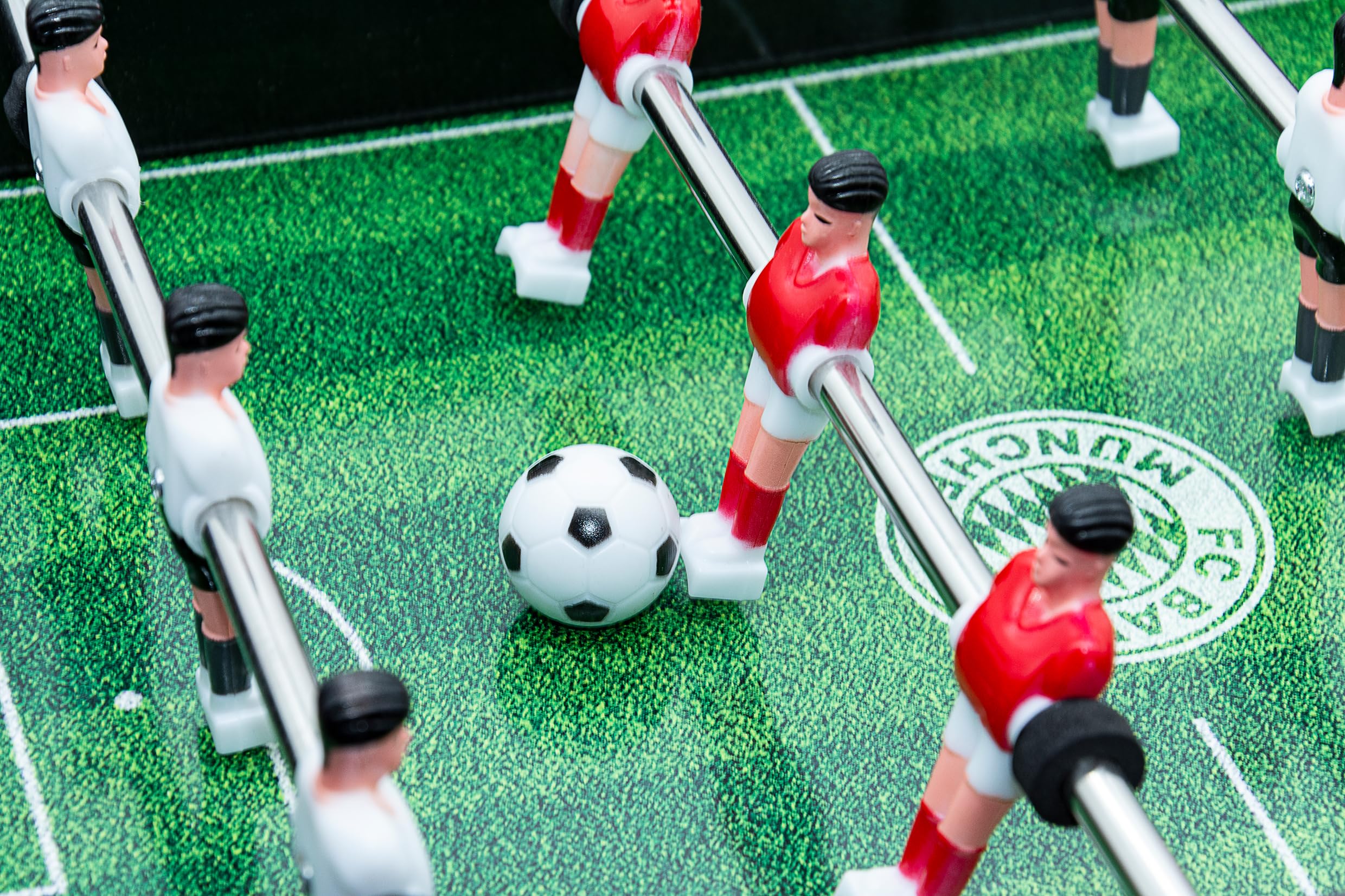 FC Bayern München Tischkicker Kinder - Offizieller Tischaufsatzkicker, kompakter und Leichter Mini-Kickertisch für Drinnen - Spielfeld 40,5 x 29,5 cm