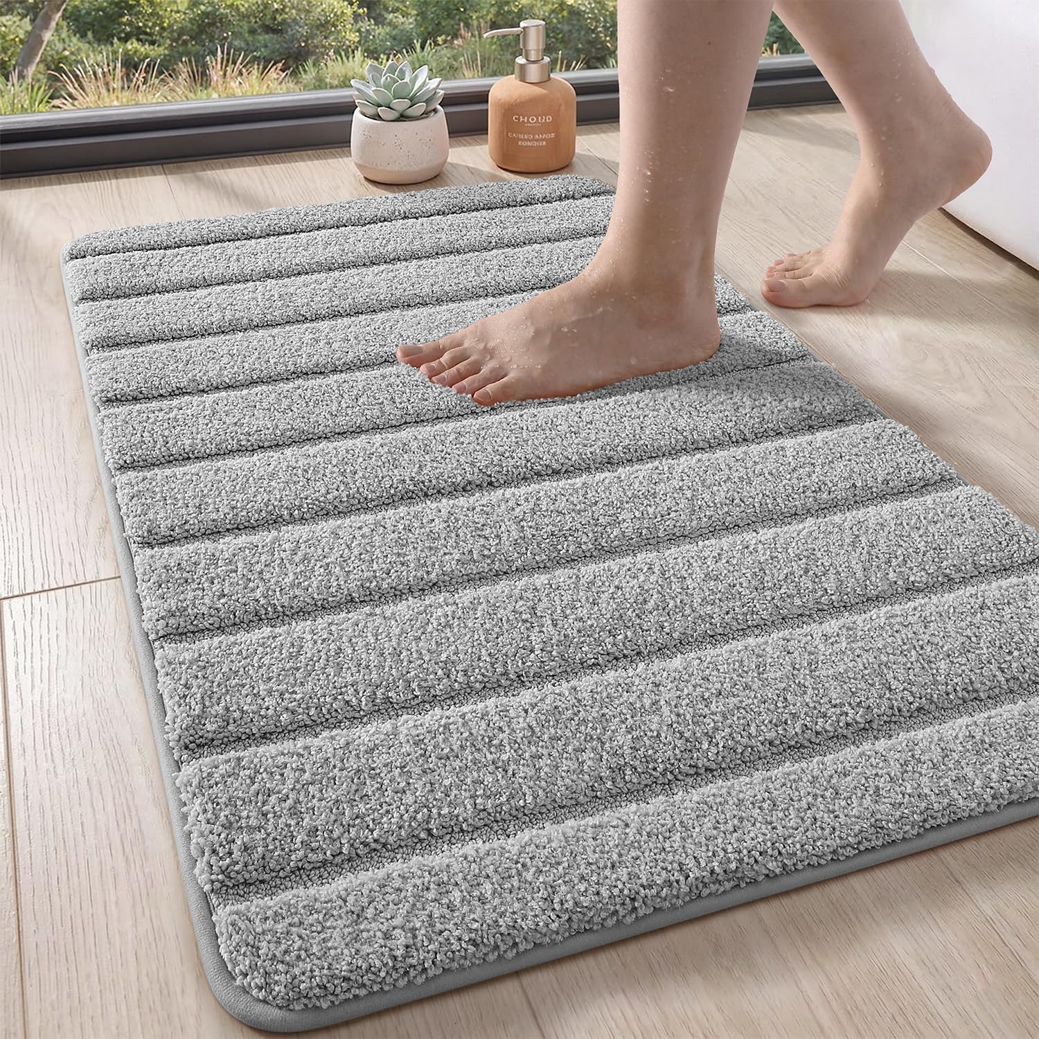 DEXI Bath Mat 60 x 90 cm, Extra Soft Absorbent Microfiber, Non-Slip Washable Rugs for Shower Floor, Bathmat Bathroom Accessories Decor, Light Grey
