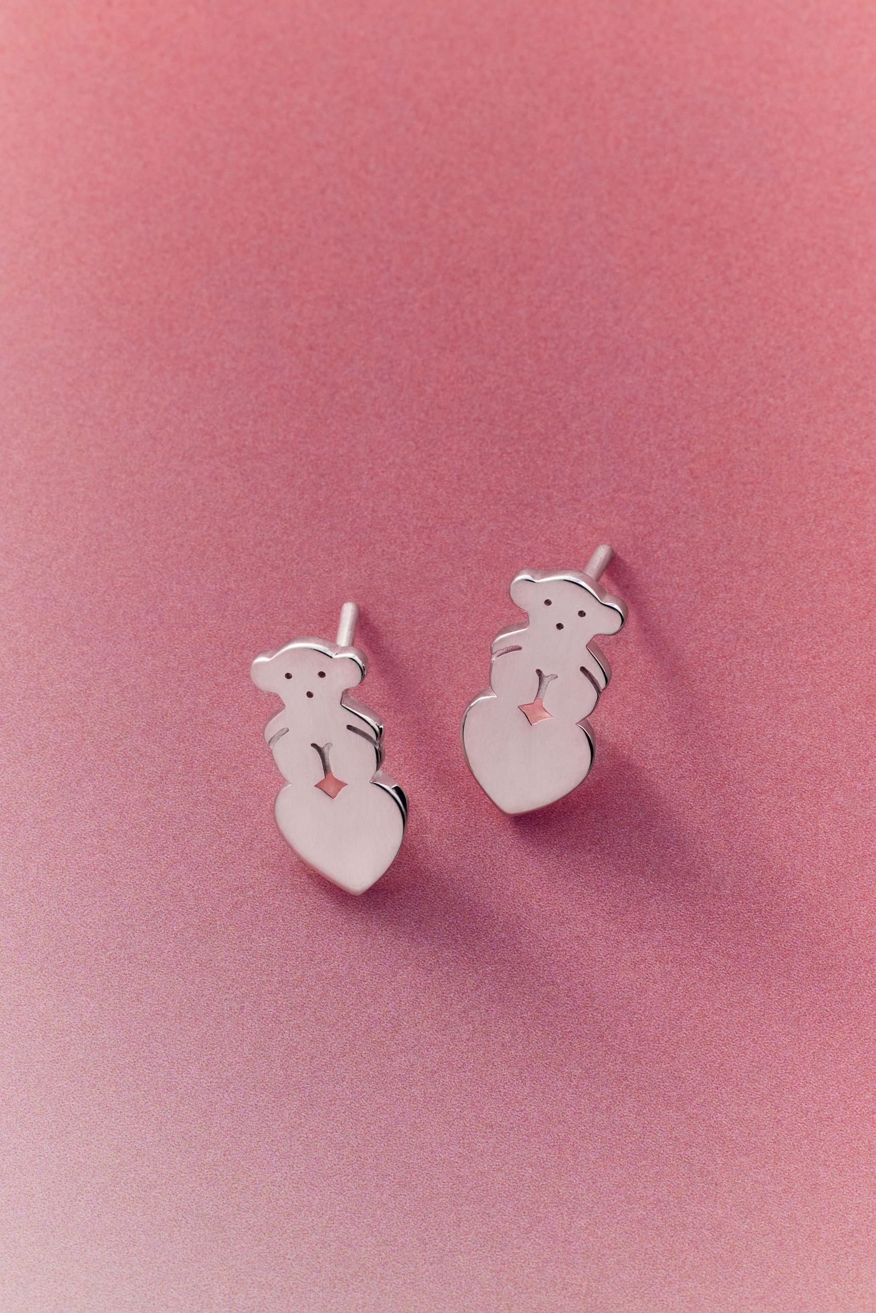 TOUS Pendientes de Plata de Primera Ley para Mujer con Motivo de Oso y Corazón de 13 mm, Colección Sweet Dolls