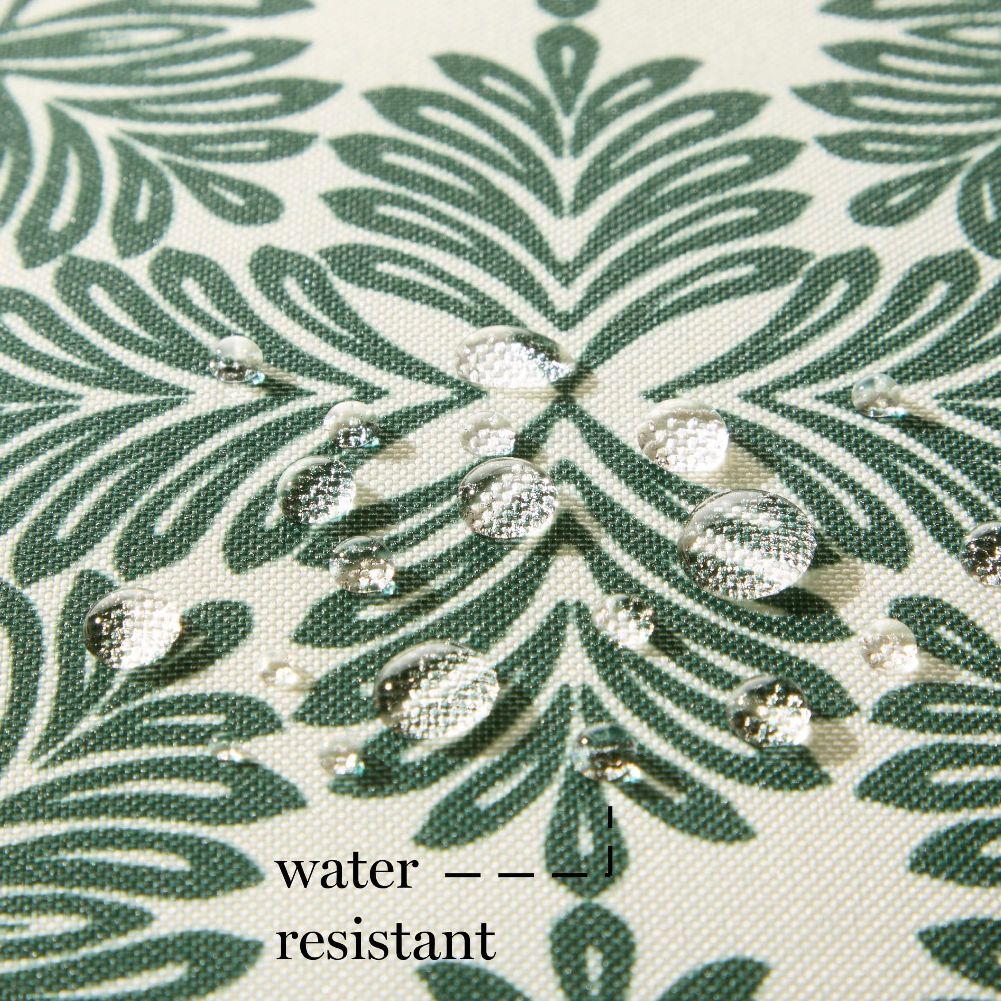 Martha Stewart Tulum - Set di 2 cuscini decorativi per interni ed esterni, resistenti allo sbiadimento UV, idrorepellenti, design moderno stampato, 28 x 45 cm, verde