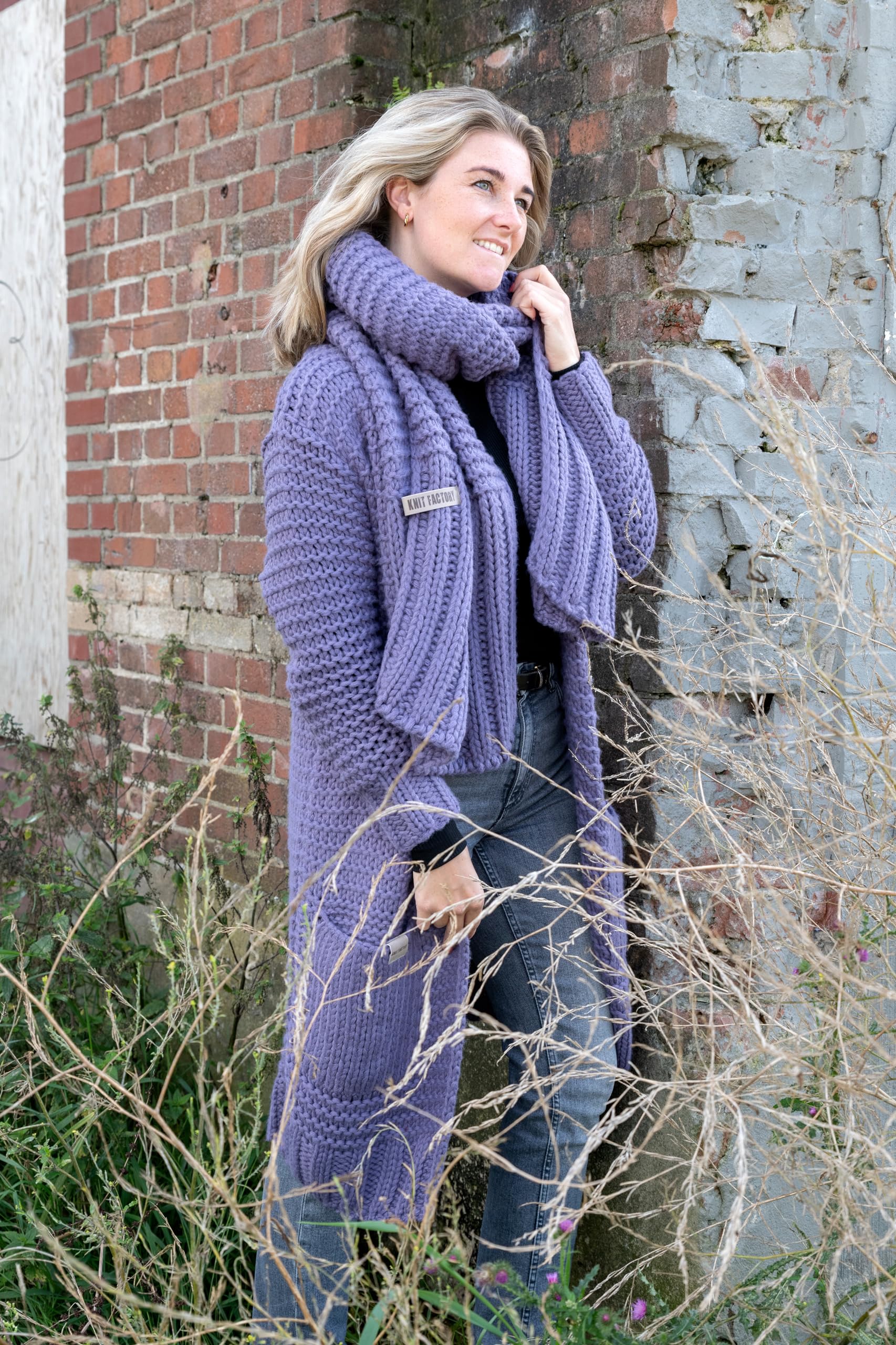 KNIT FACTORY - Alex Schal - Lange Strickschal - Mit grobmaschige Strickmuster - Aus Wolle - Für Damen und Herren - 200 x 45 cm