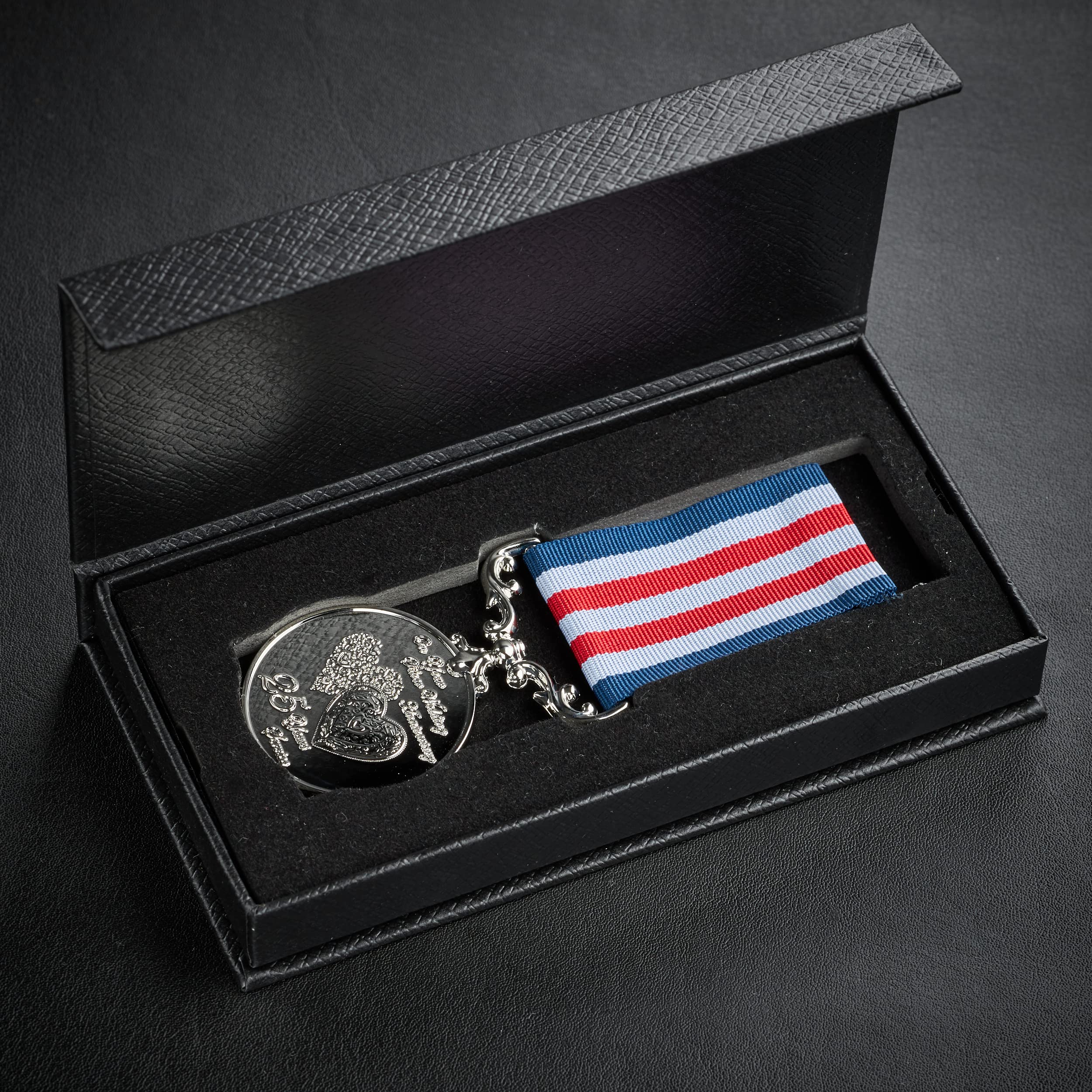 The Commemorative Coin Company Your 25th Silver Wedding Anniversary Medal in Presentation Case. Long/Distinguished Service and Bravery in the Field.Gift/Present 25 Years. For a Couple