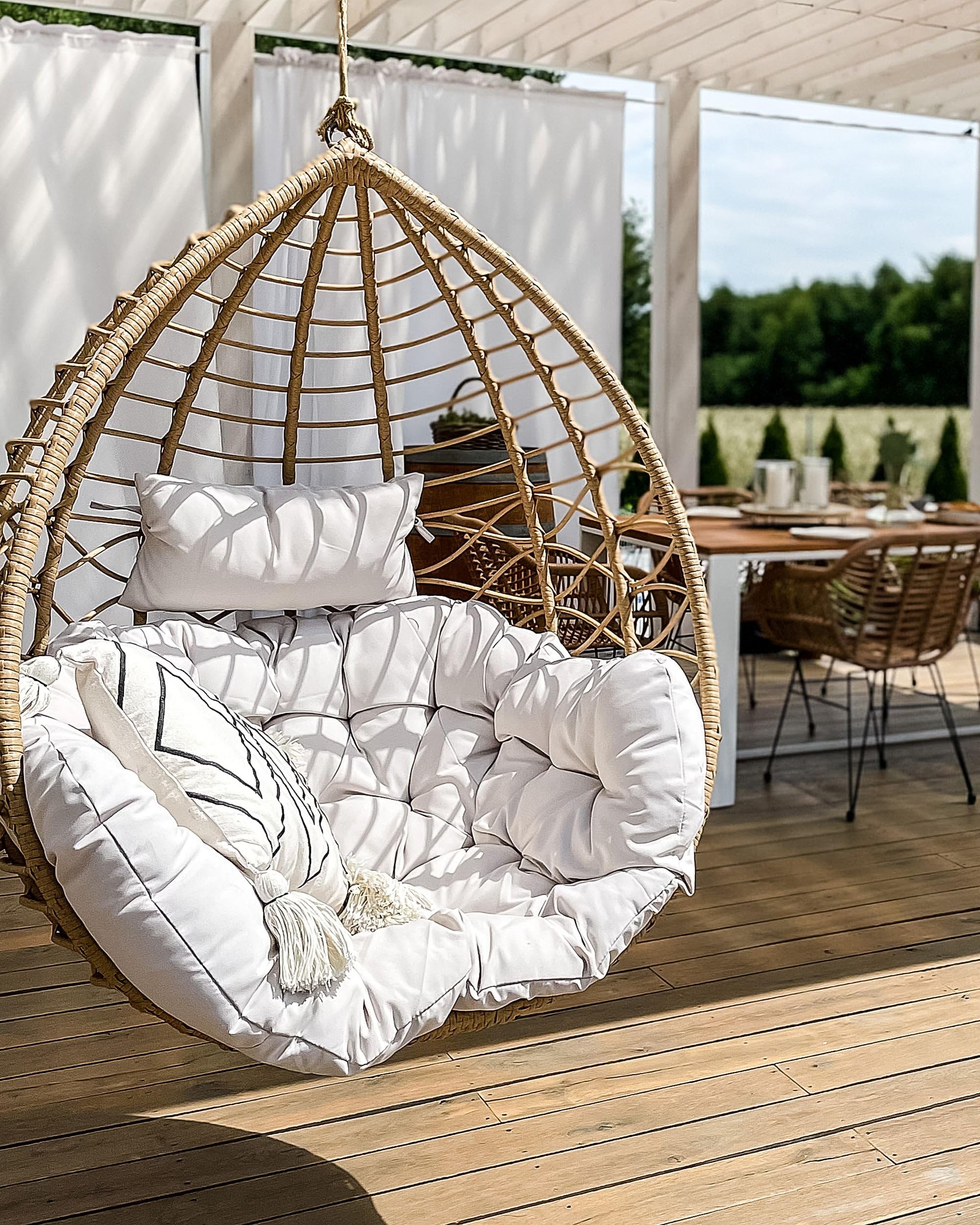 Sedia Sospesa con Cesta di Rattan Beige per Interno ed Esterno