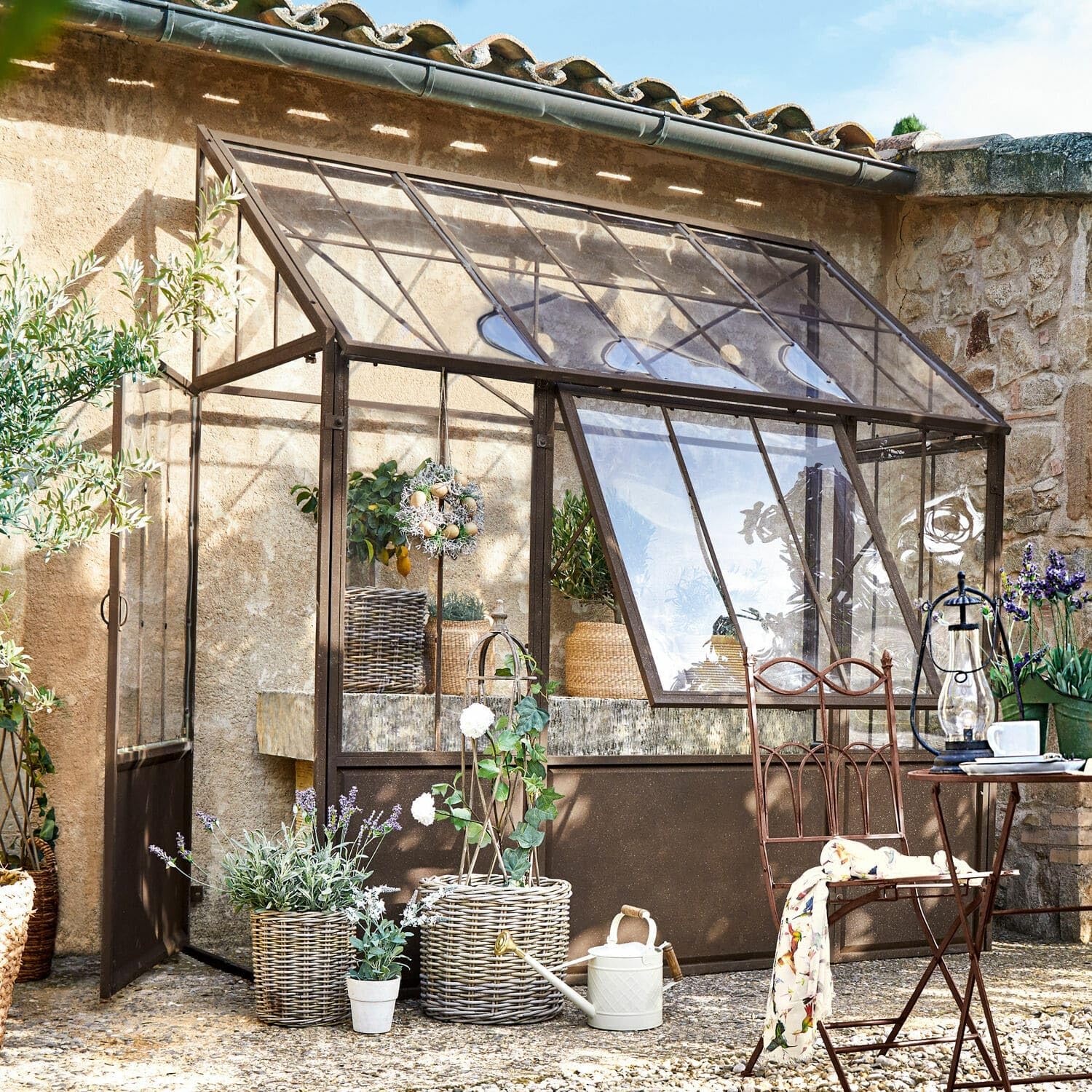 Loberon Gewächshaus Essone - antikbraun | mit Großem Fenster & Seitentüren - Wetterfest & Frostresistent - Authentisches Antik-Design - Gartenzubehör - Outdoor