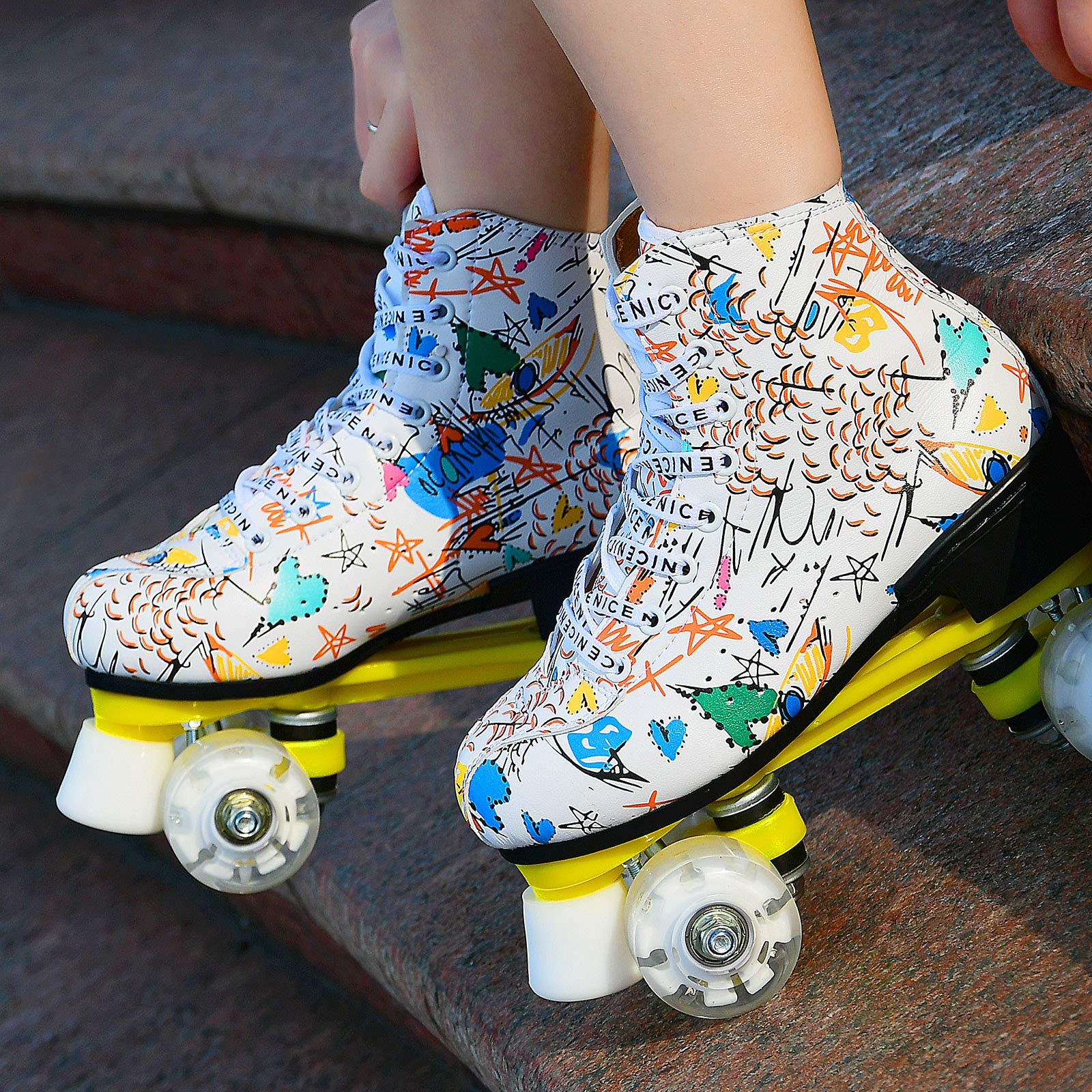 Patins à roulettes pour Femmes et Hommes,Roller Chaussure Quad Classiques avec Roues LED Allumées en PU pour Patins A roulettes,Roller Enfant,Adolescent et Adulte,Débutants en Extérieur Intérieur