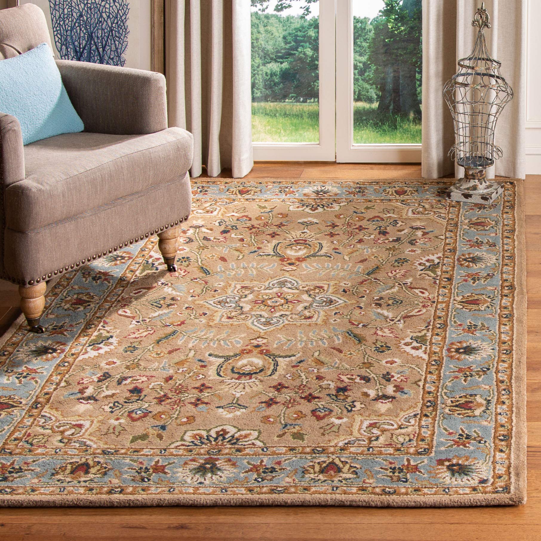 SAFAVIEH Classic Collection Area Rug - 8' Square, Beige & Light Blue, Handmade Traditional Oriental Wool, Ideal for High Traffic Areas in Living Room,