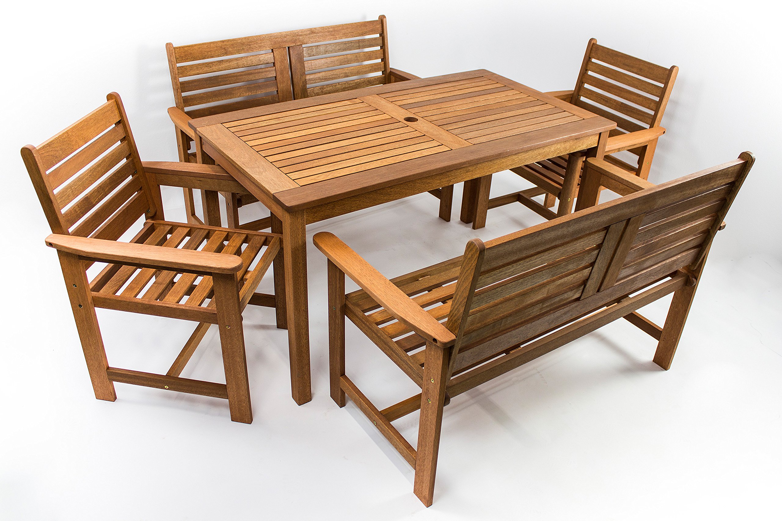AVANTI TRENDSTORE Set da giardino 5 pezzi in legno tropicale tavolo 135x73,5x75 cm sedie 61x88x62 cm panche 120x88x62 cm