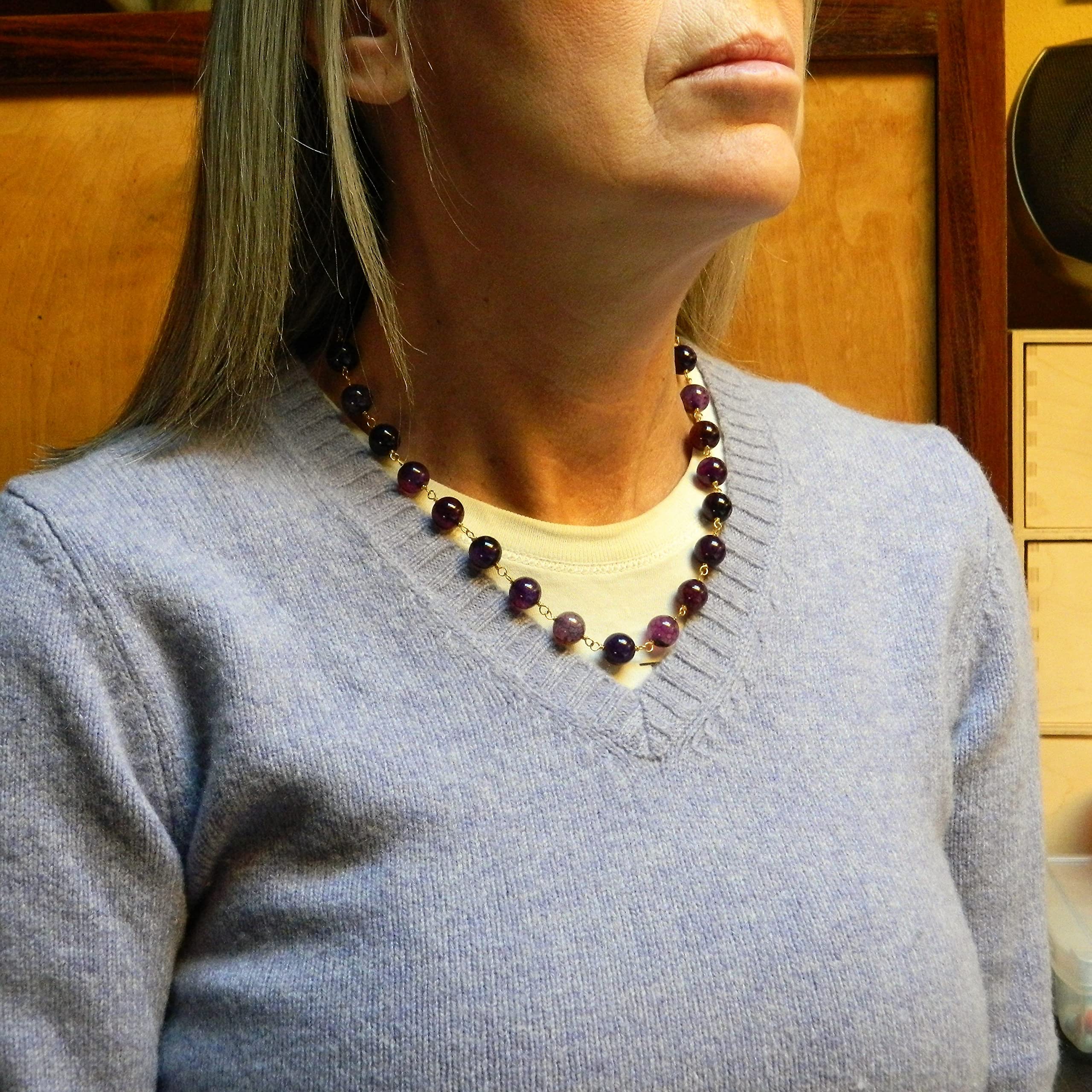 Collana girocollo da donna in giada viola - Pietre dure naturali lisce - Chiusura in argento 925 placcato oro - Gioiello artigianale Made in Italy - Regalo elegante per lei - DoudiBijoux