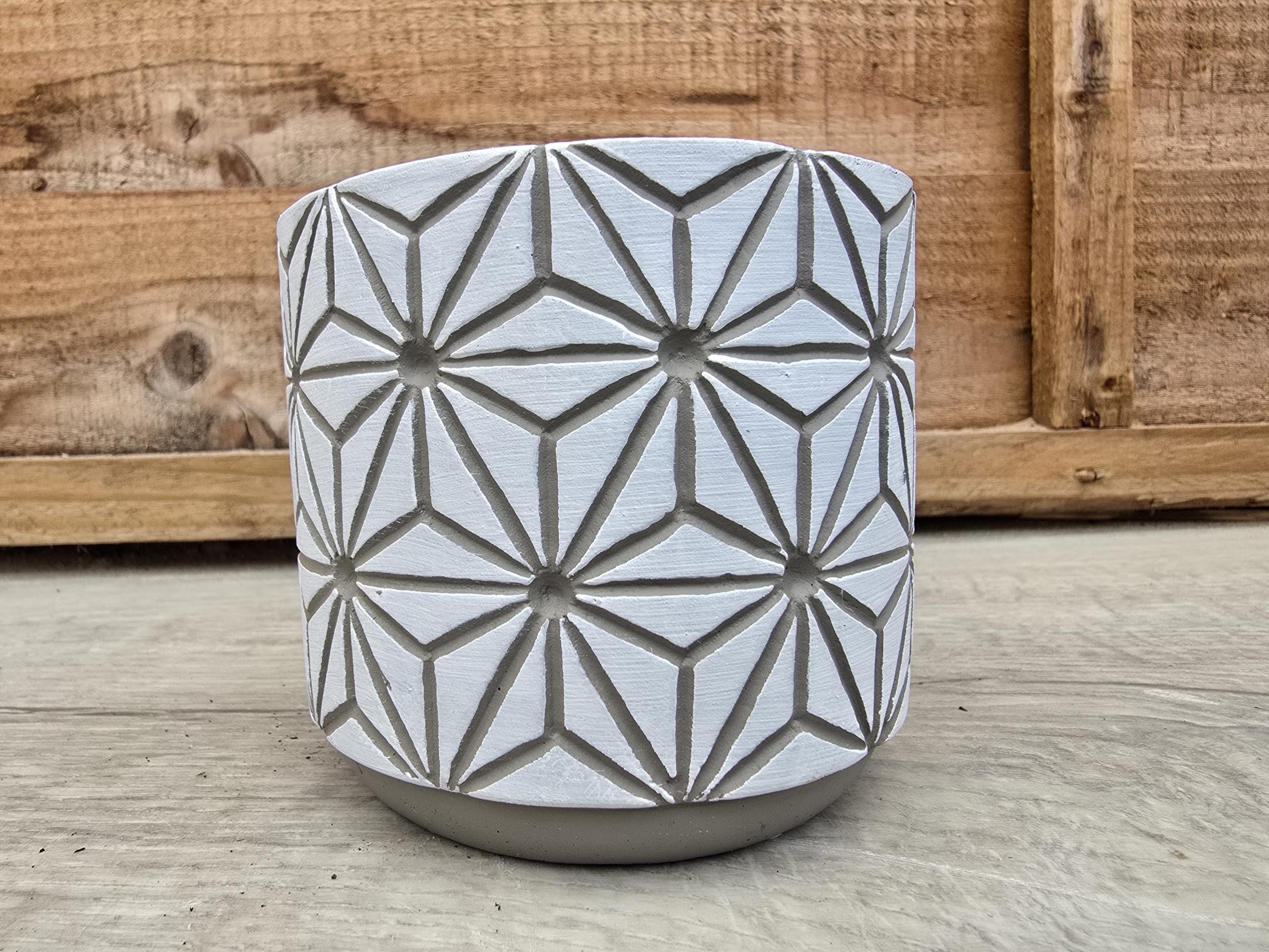 Pugh's Cacti White Star Decorative Pot Cover (White). Perfect For Gifts/Personal Use. Good For Office/Home Environment. Perfect For Cactus/Cacti And Succulents. 8.5Cm Inner Diameter.